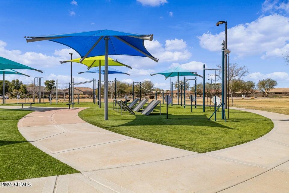 1069 E PERIWINKLE Way