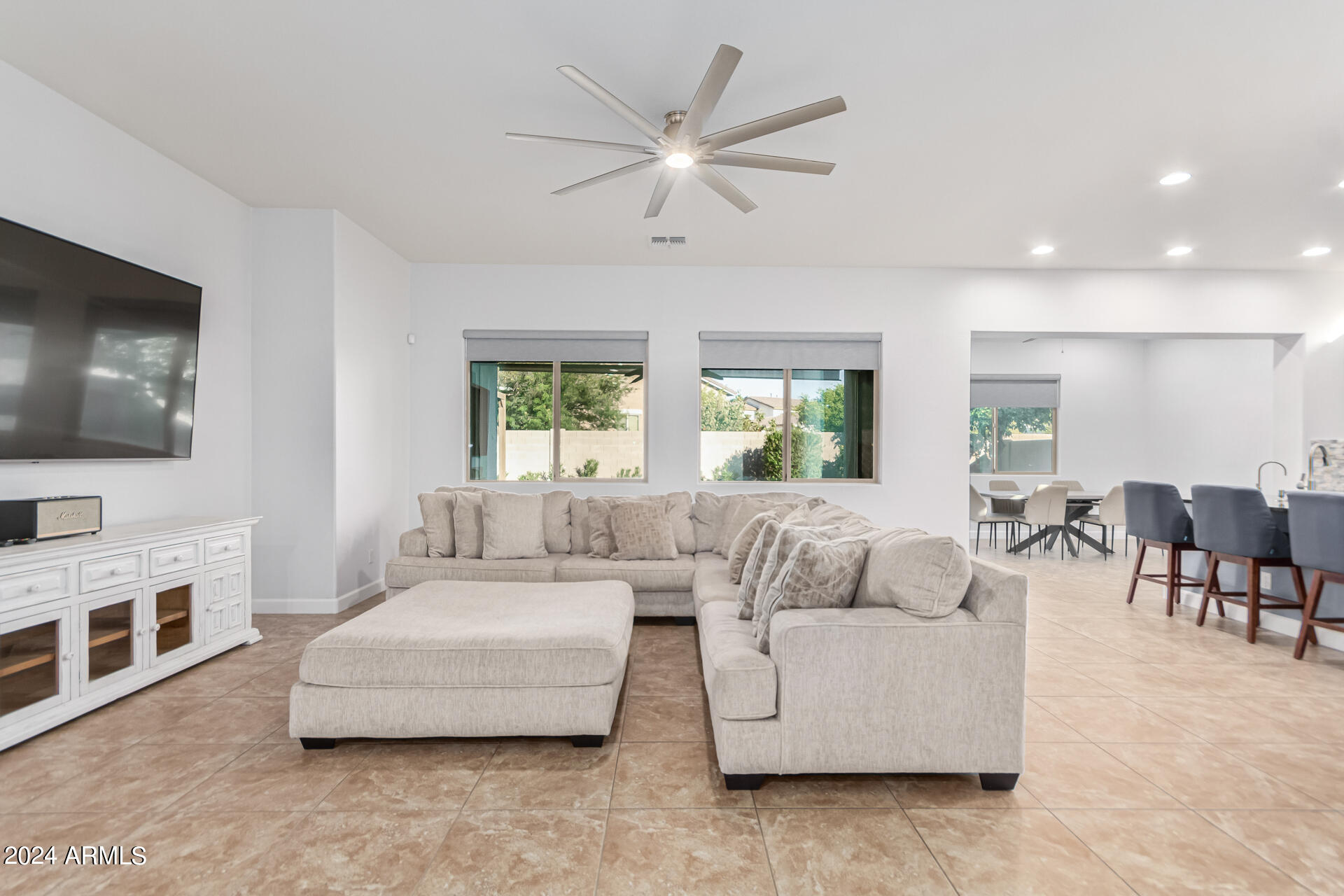 1069 E PERIWINKLE Way