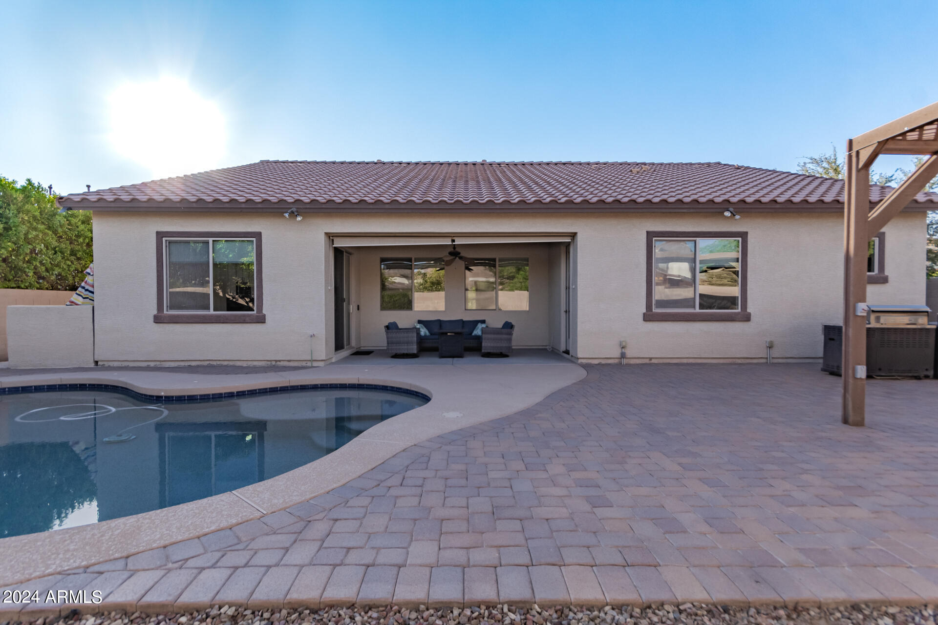 1069 E PERIWINKLE Way