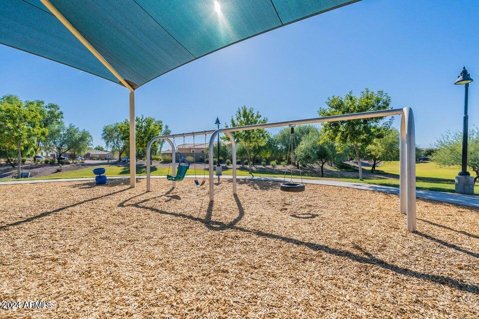 1069 E PERIWINKLE Way