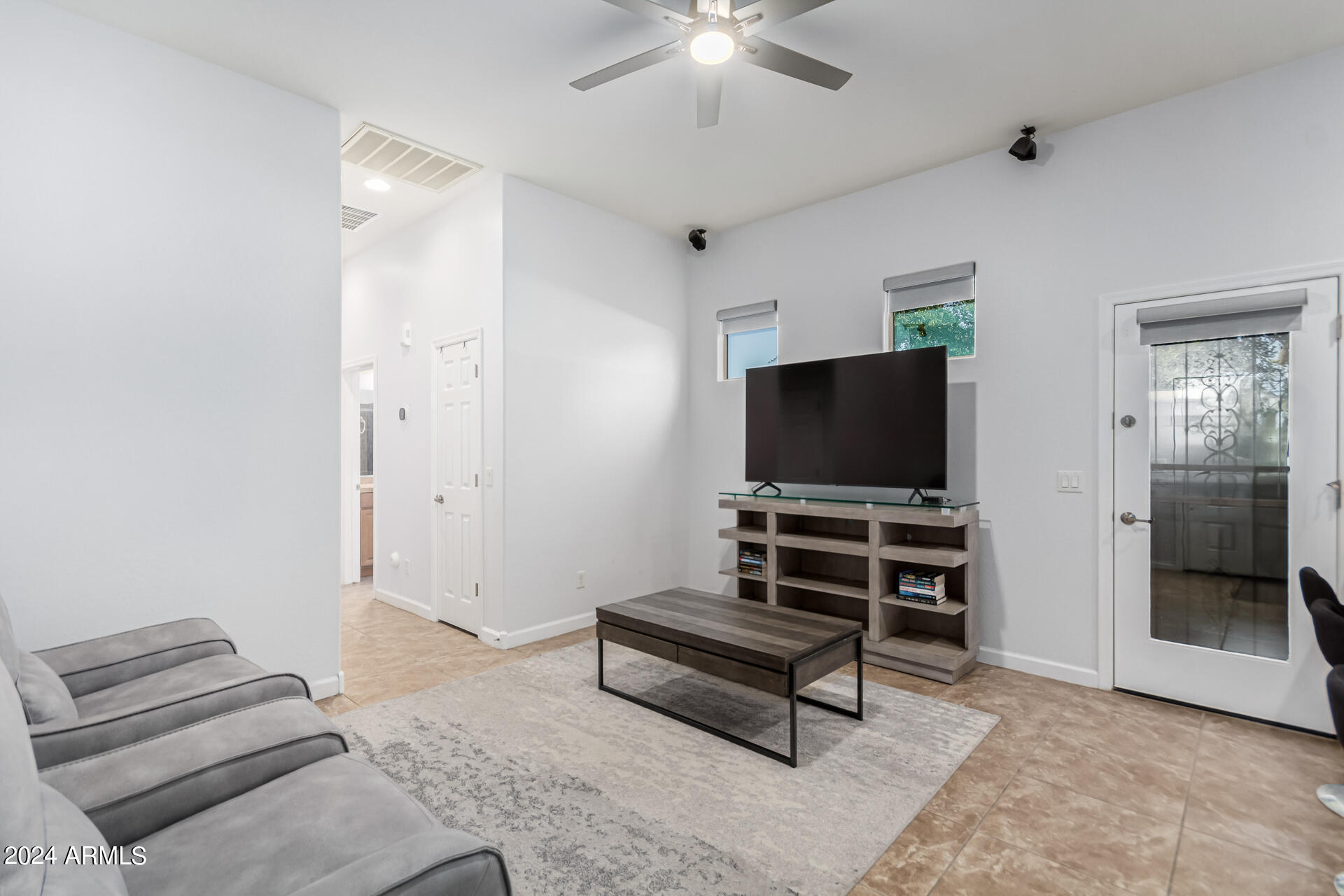 1069 E PERIWINKLE Way