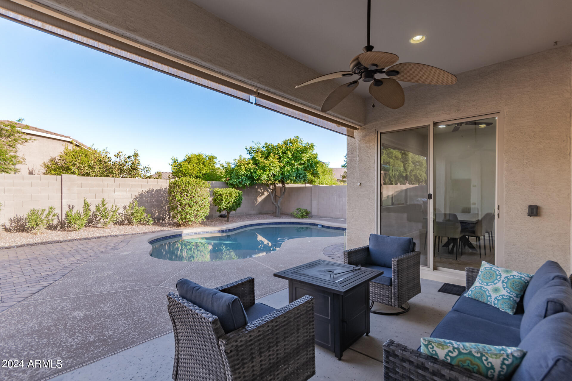 1069 E PERIWINKLE Way