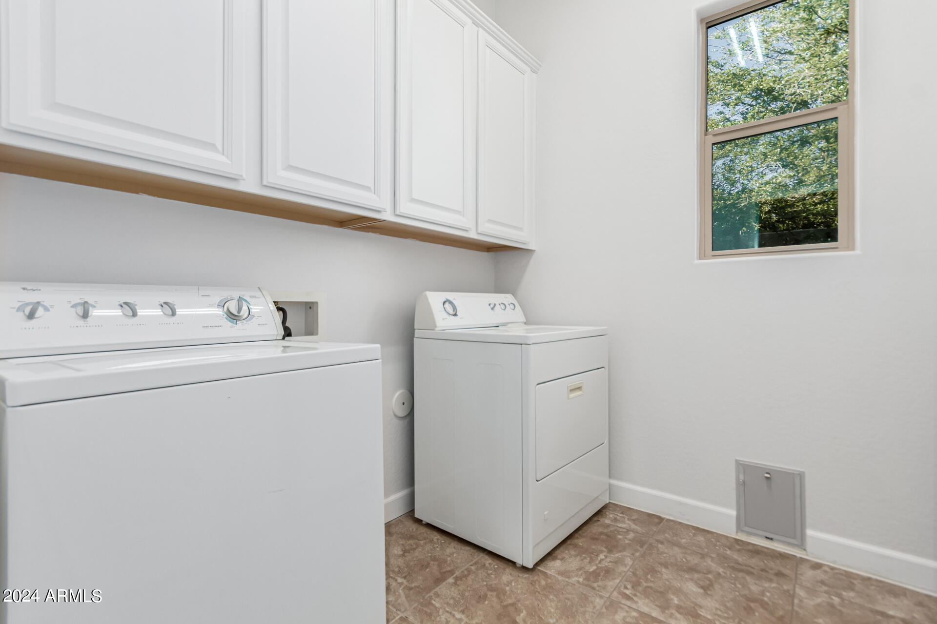 1069 E PERIWINKLE Way