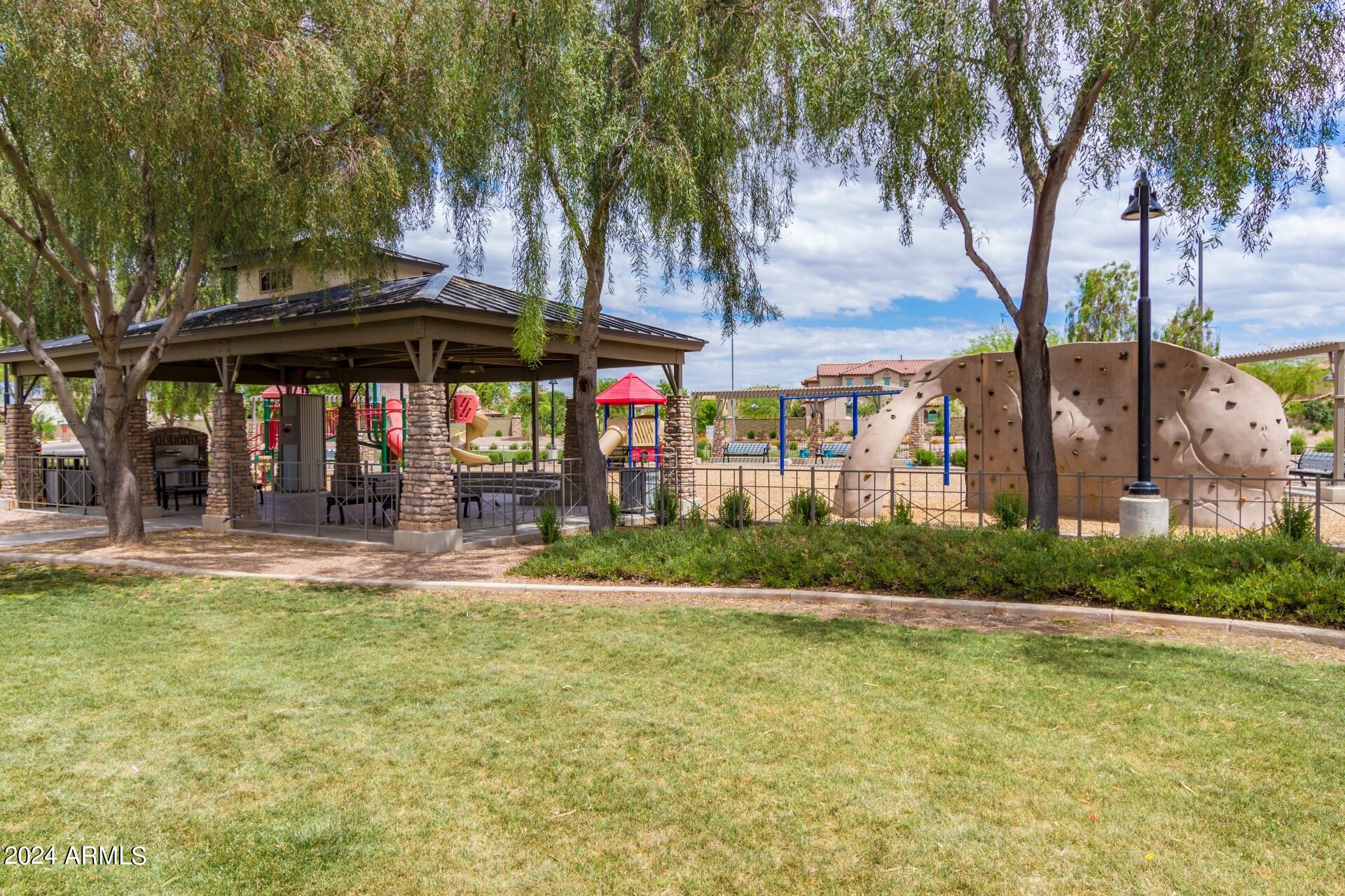 1069 E PERIWINKLE Way