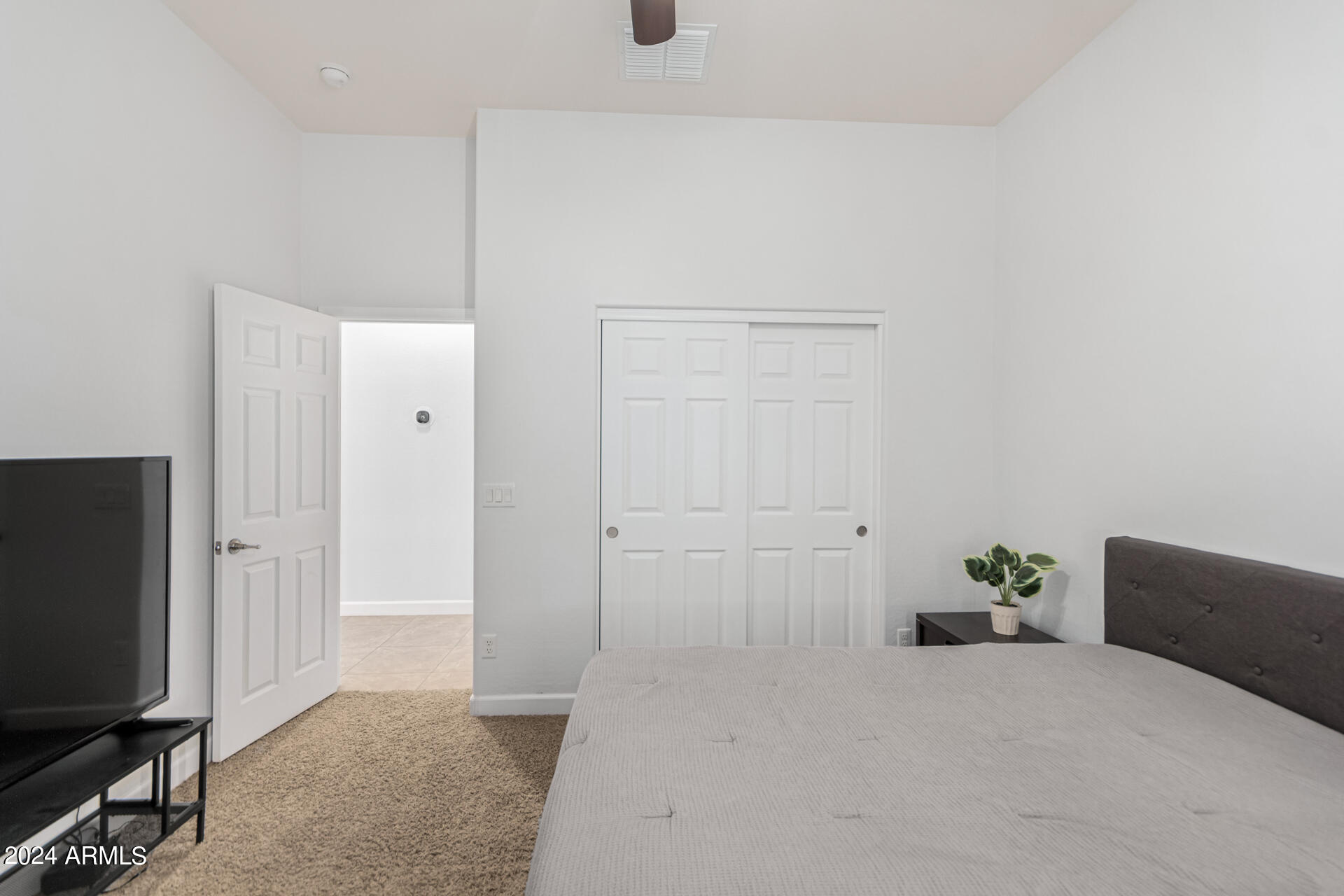 1069 E PERIWINKLE Way