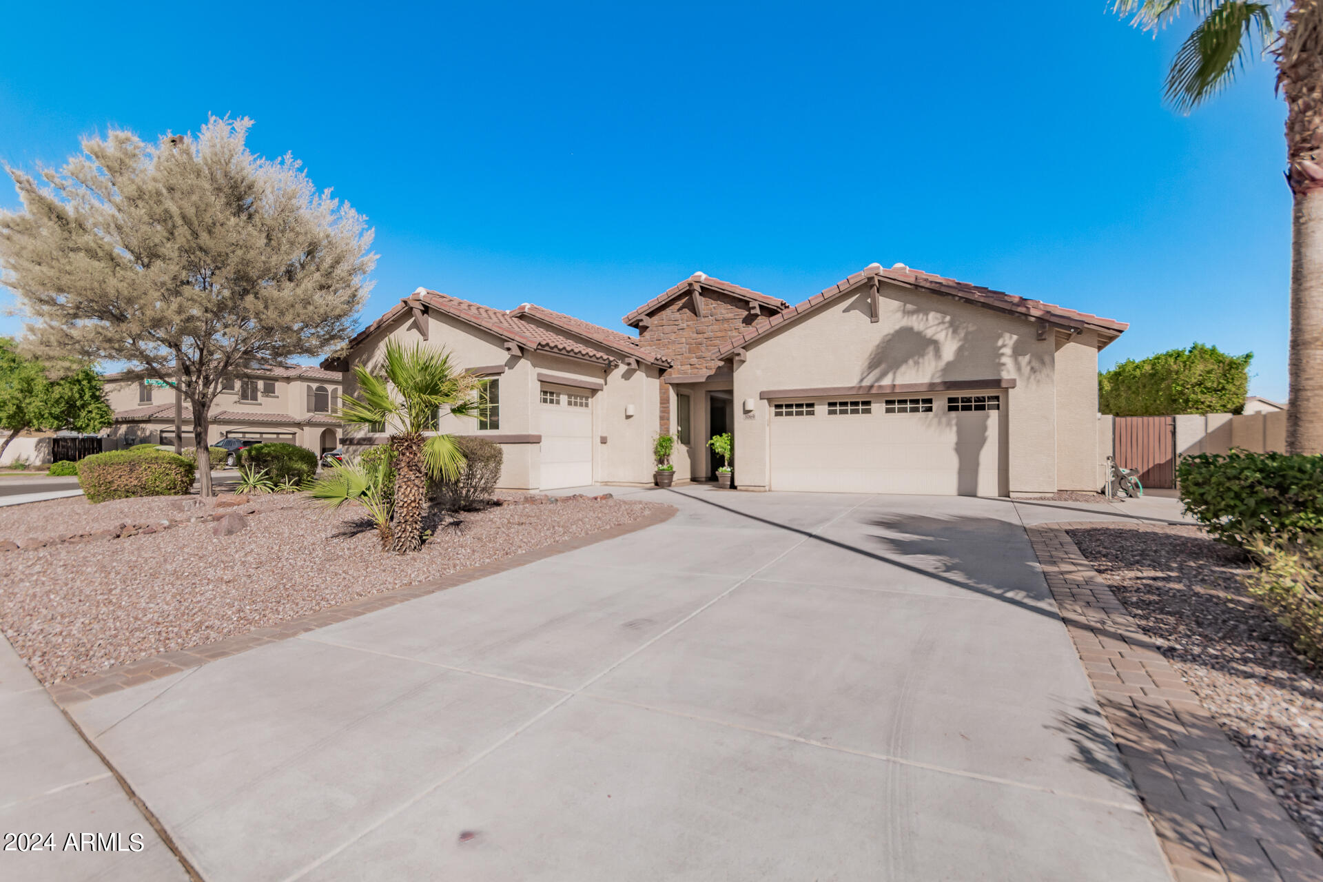 1069 E PERIWINKLE Way