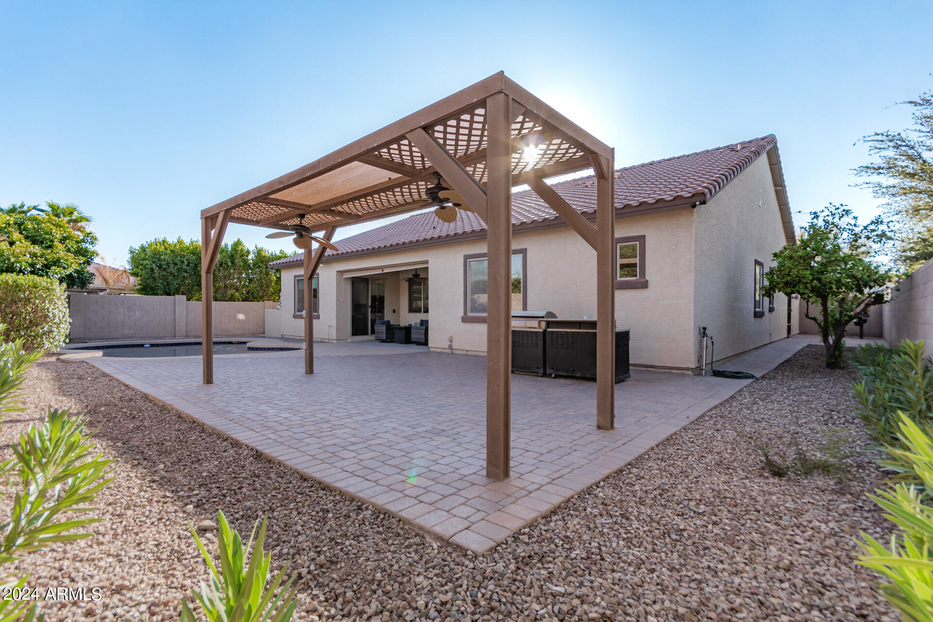 1069 E PERIWINKLE Way