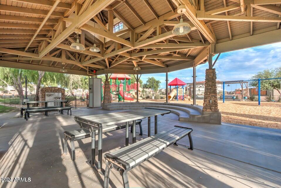 1069 E PERIWINKLE Way