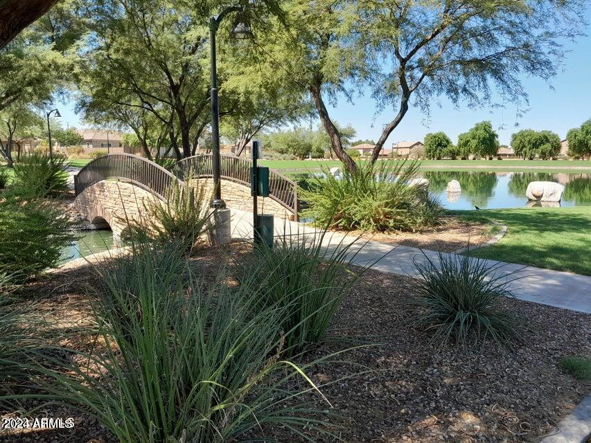 1069 E PERIWINKLE Way