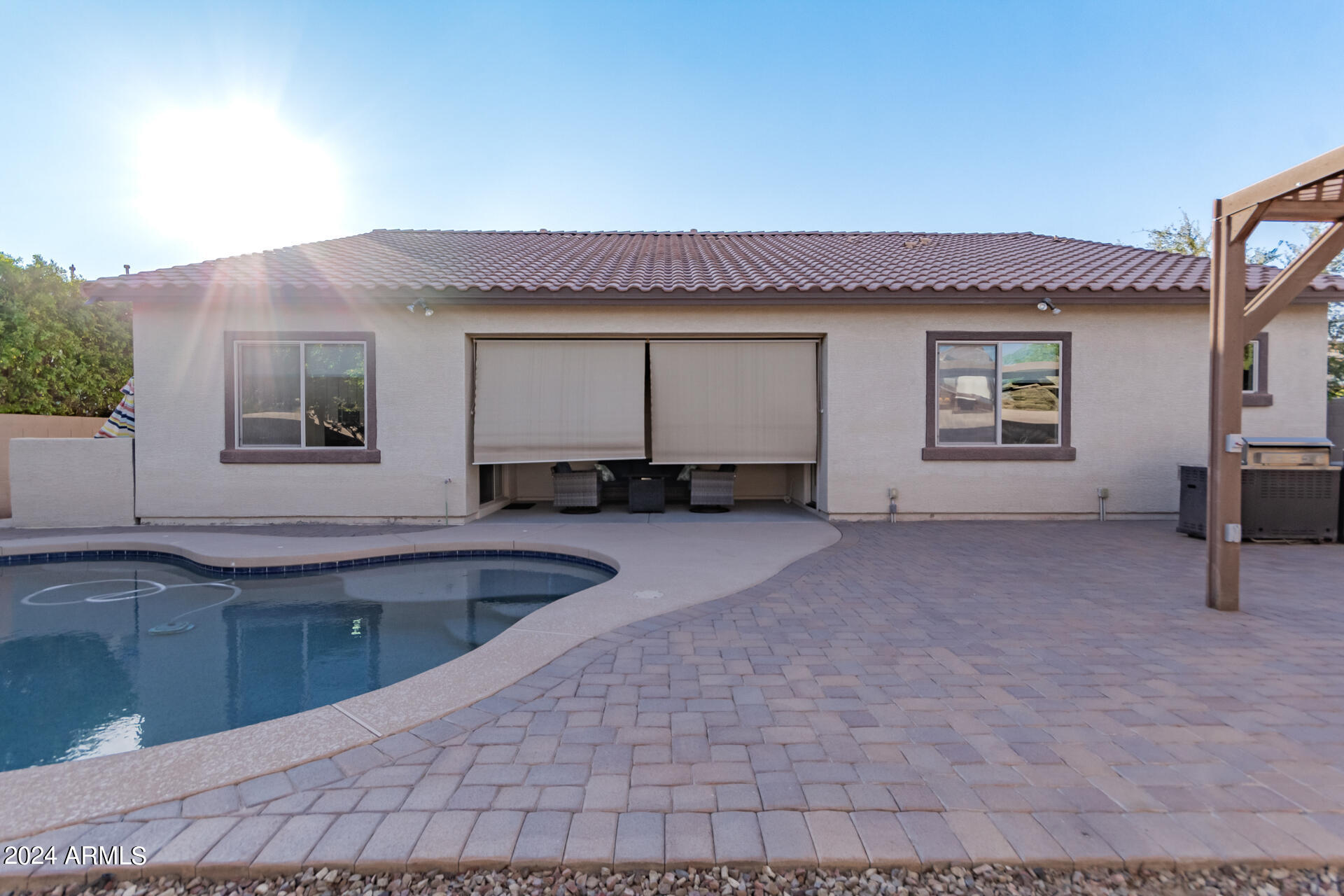 1069 E PERIWINKLE Way