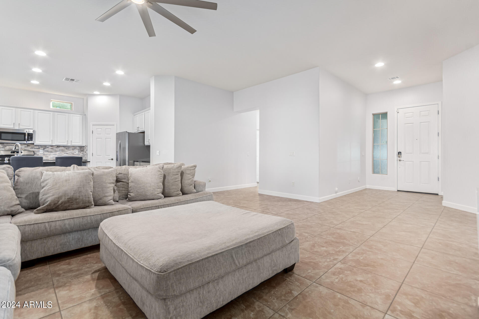 1069 E PERIWINKLE Way