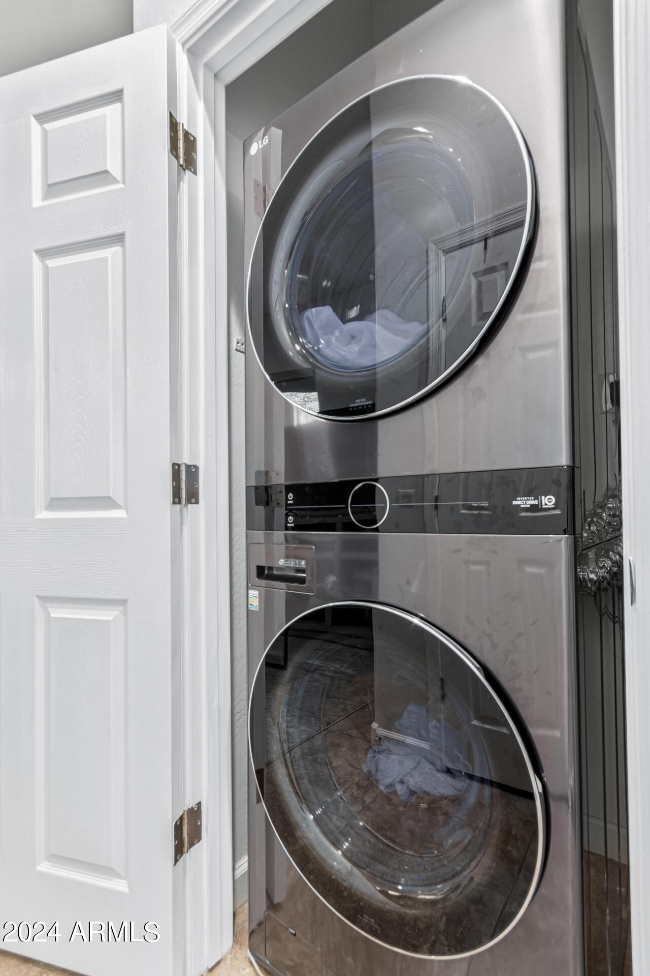 1069 E PERIWINKLE Way