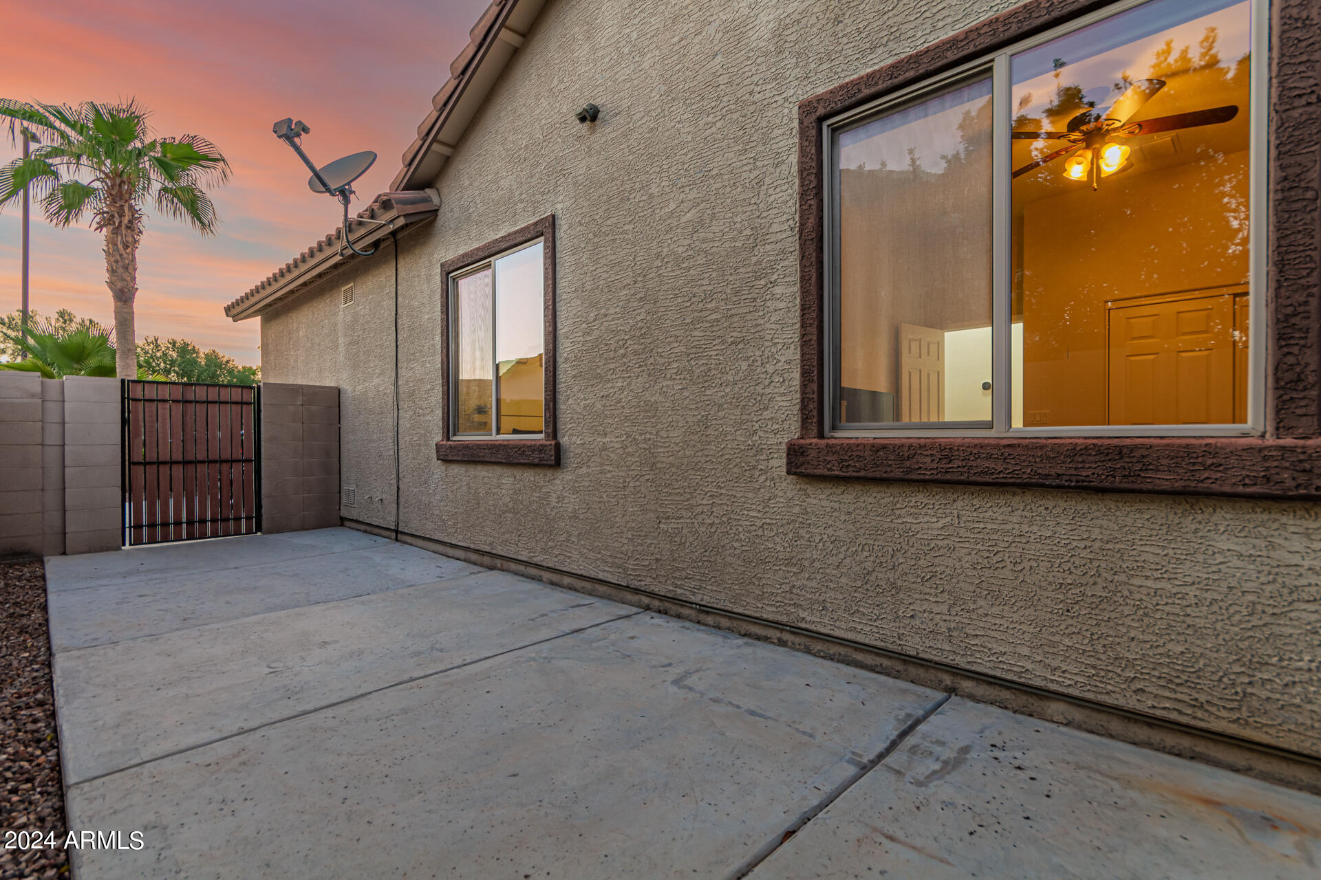 1069 E PERIWINKLE Way