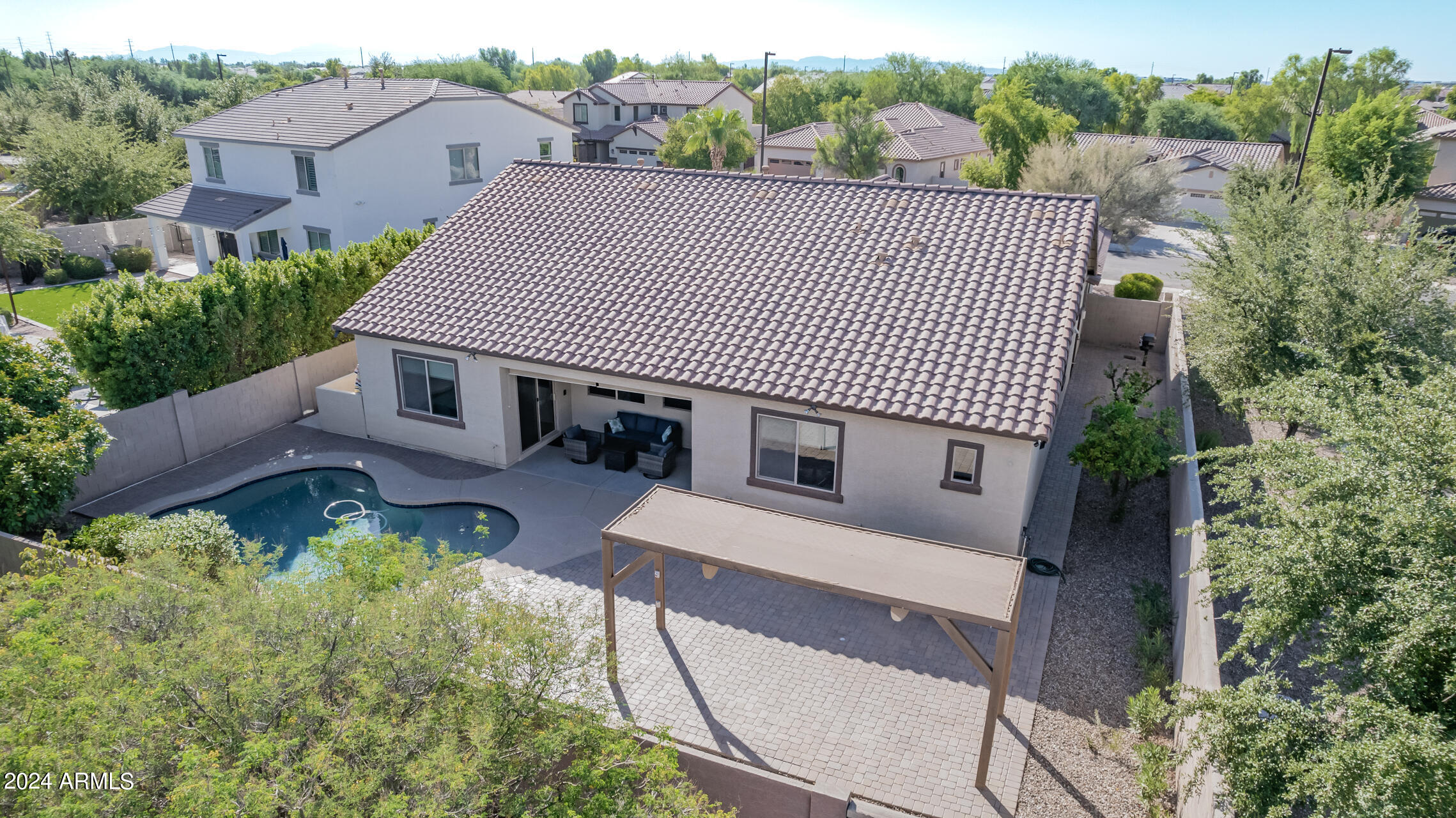 1069 E PERIWINKLE Way