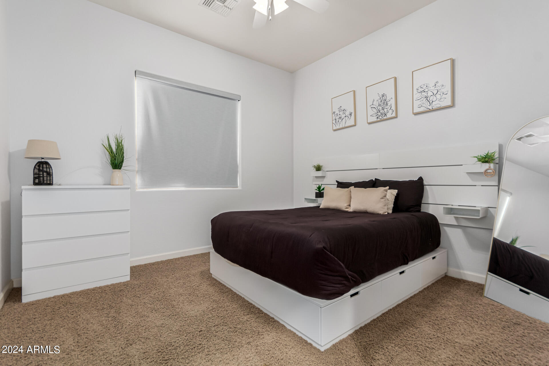 1069 E PERIWINKLE Way