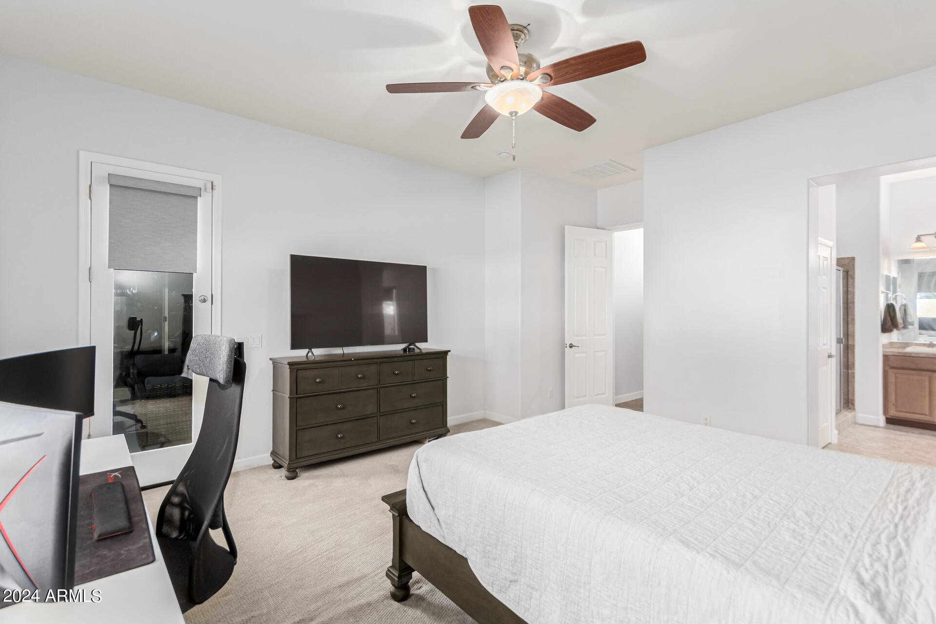 1069 E PERIWINKLE Way