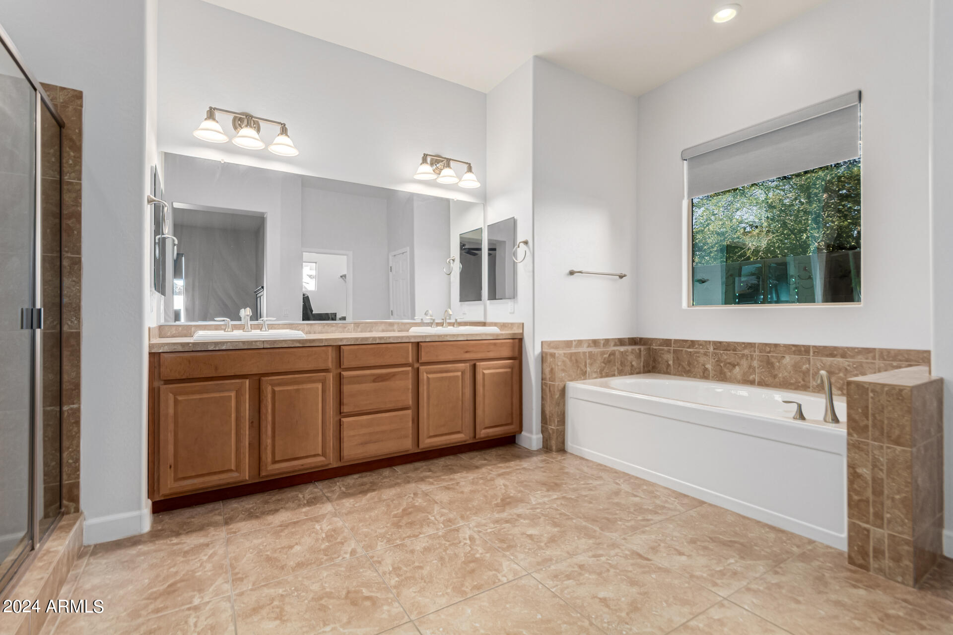 1069 E PERIWINKLE Way