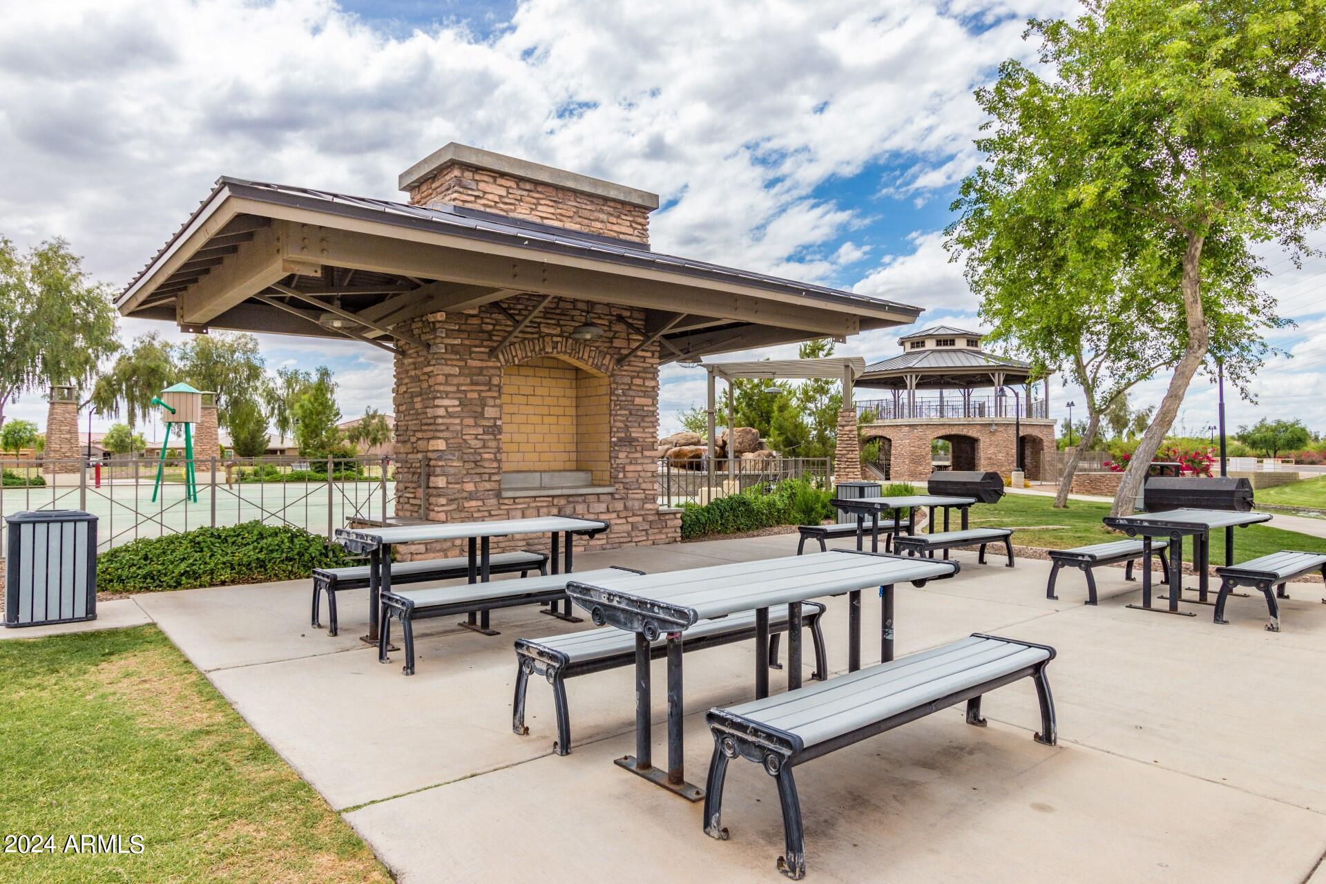 1069 E PERIWINKLE Way