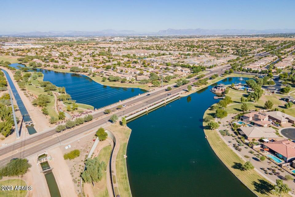 1069 E PERIWINKLE Way