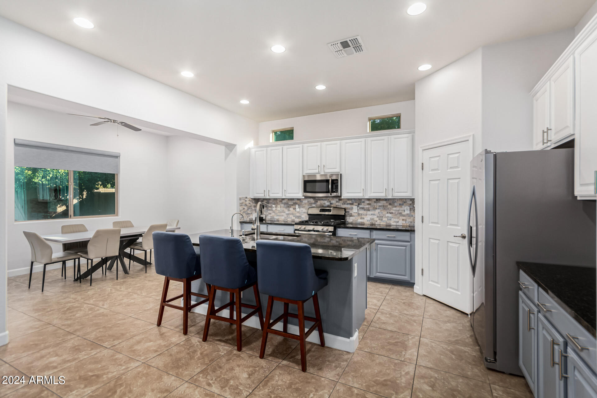 1069 E PERIWINKLE Way