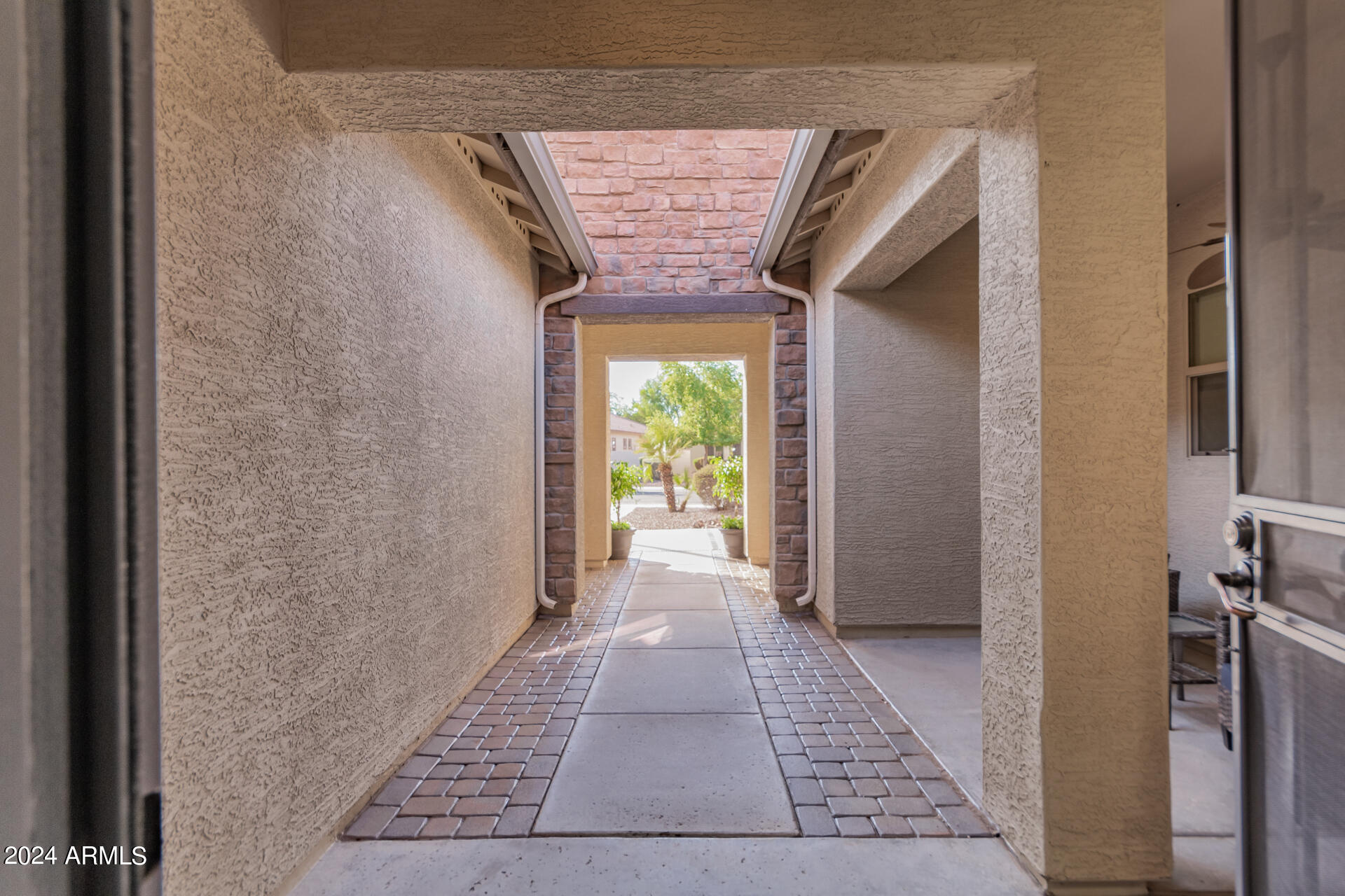 1069 E PERIWINKLE Way