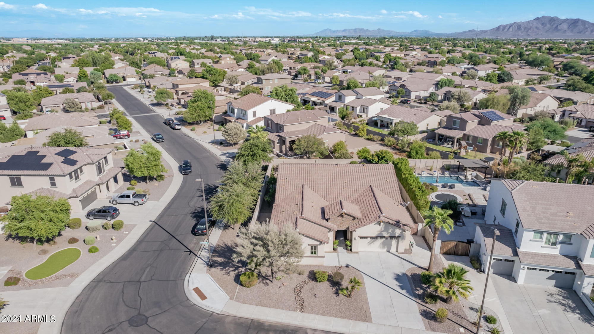 1069 E PERIWINKLE Way