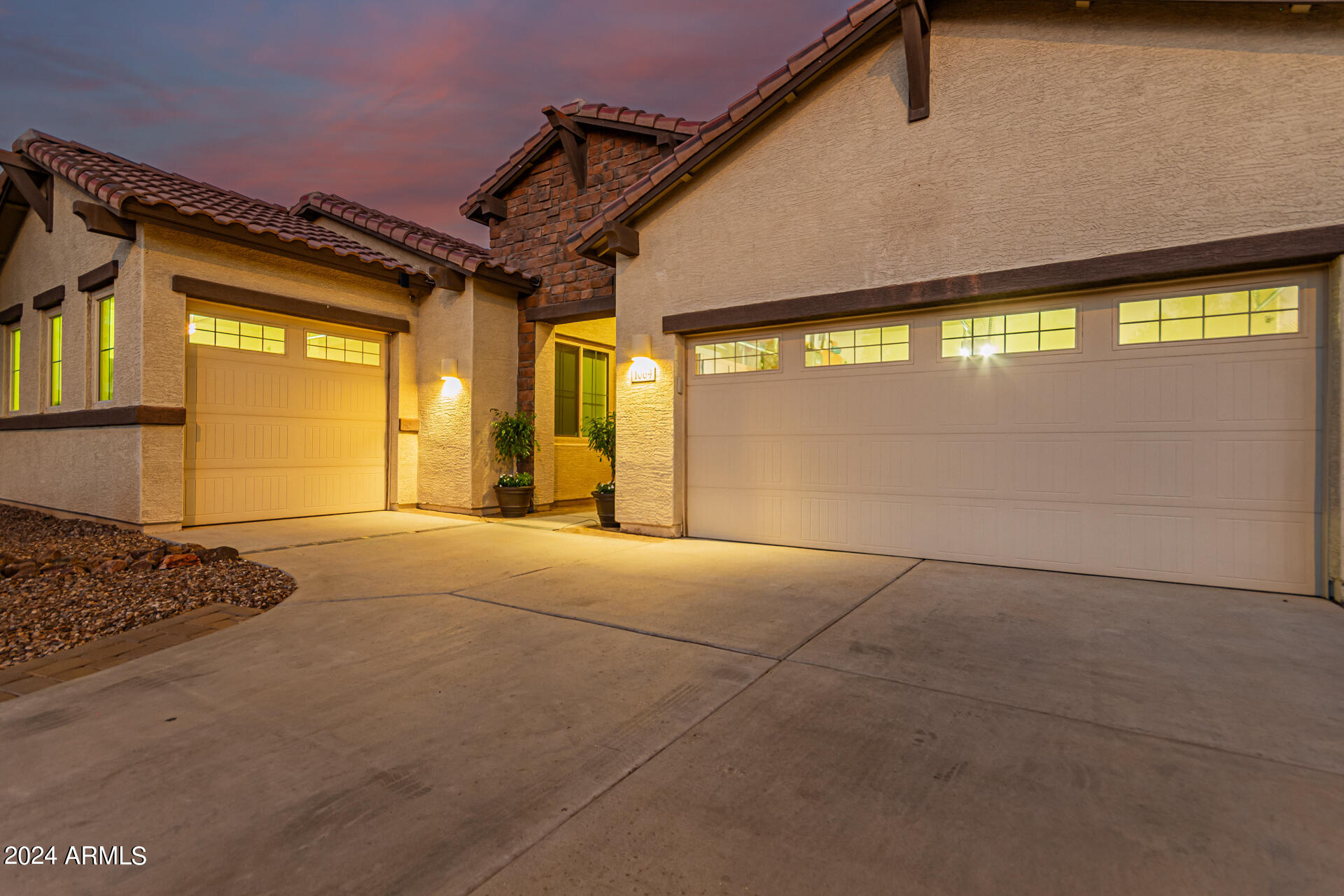 1069 E PERIWINKLE Way