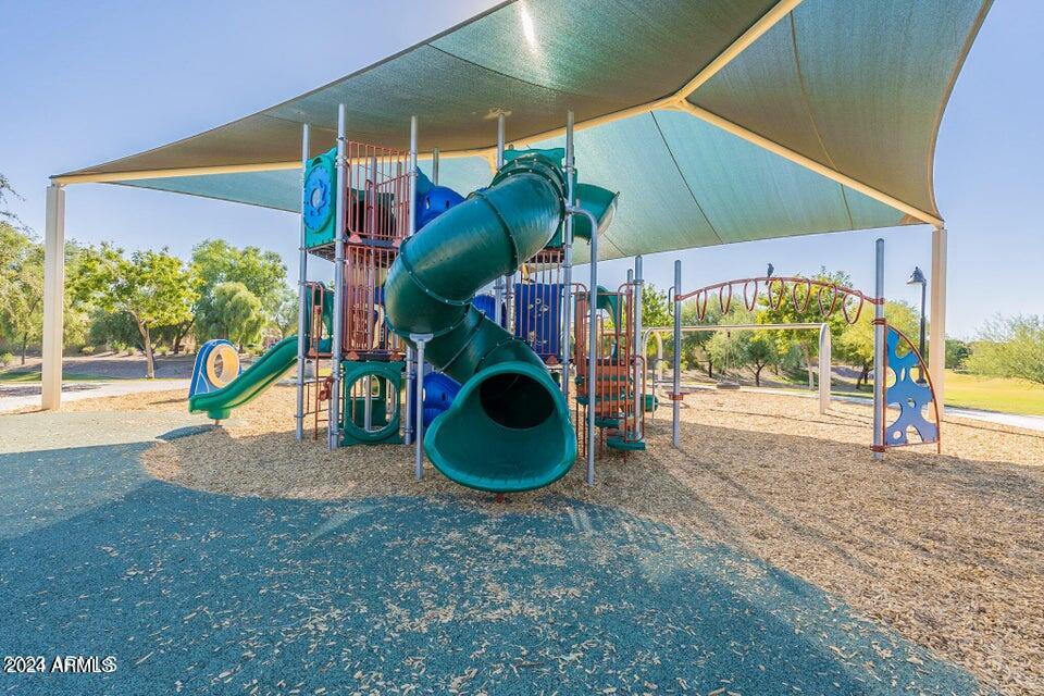 1069 E PERIWINKLE Way