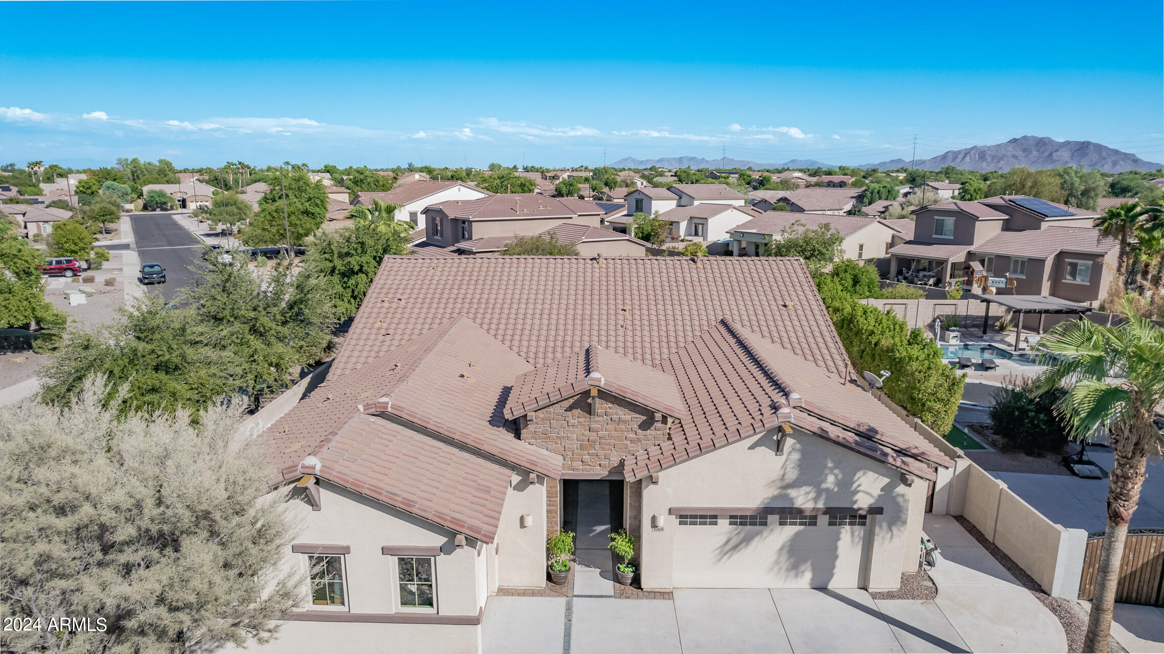 1069 E PERIWINKLE Way