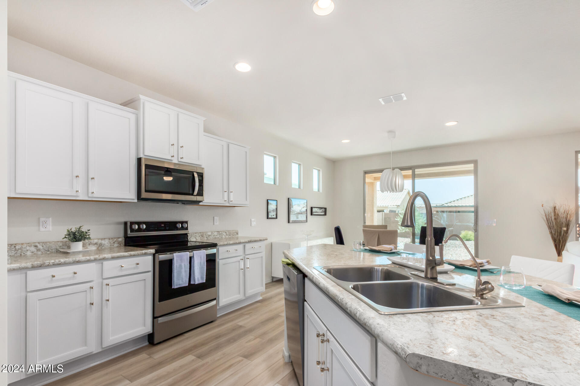 7315 W MEADOWLARK Way