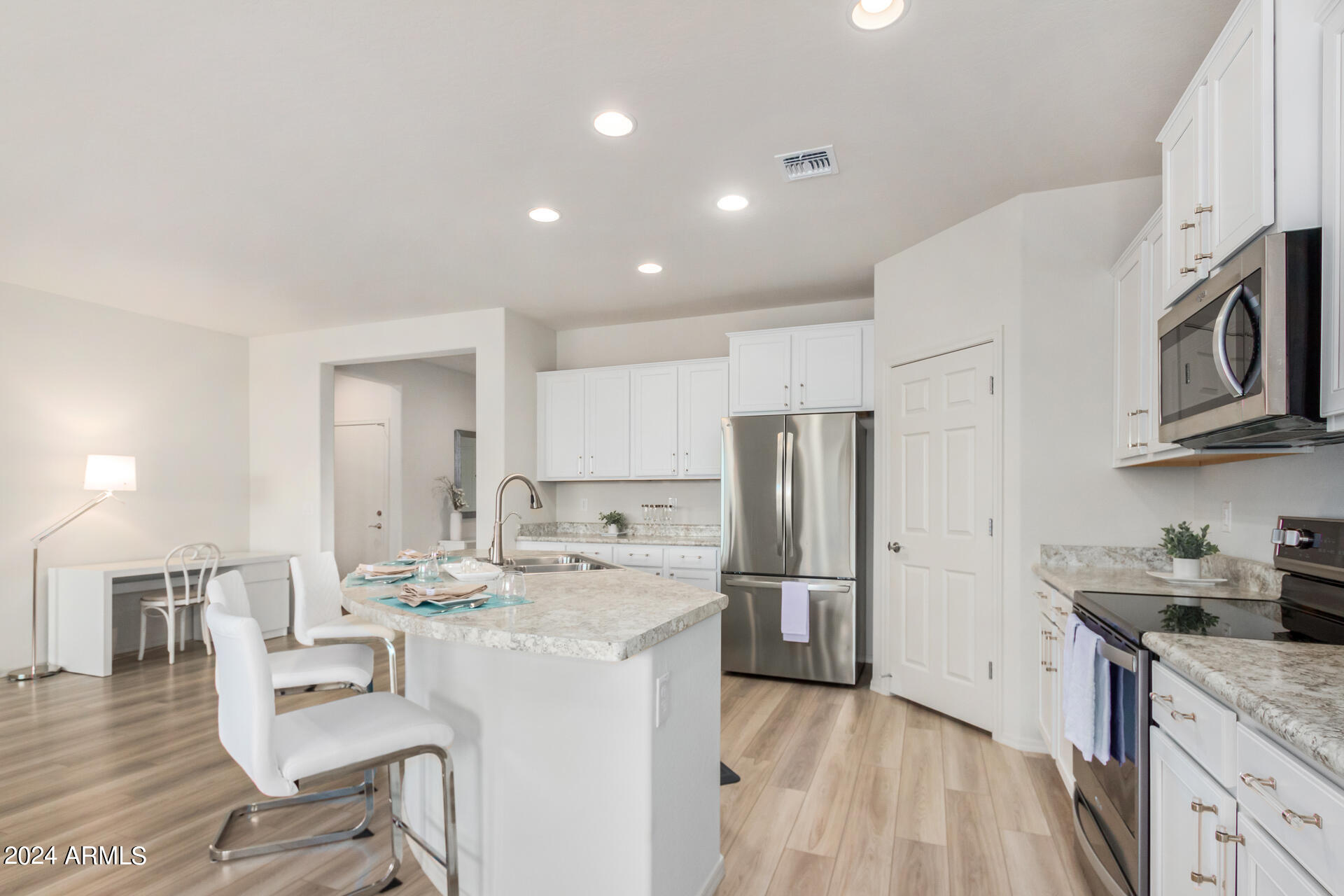 7315 W MEADOWLARK Way