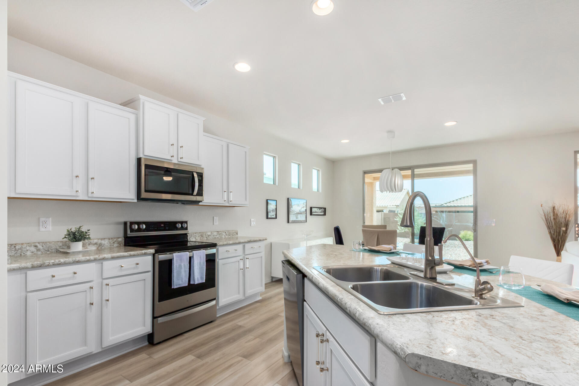 7315 W MEADOWLARK Way