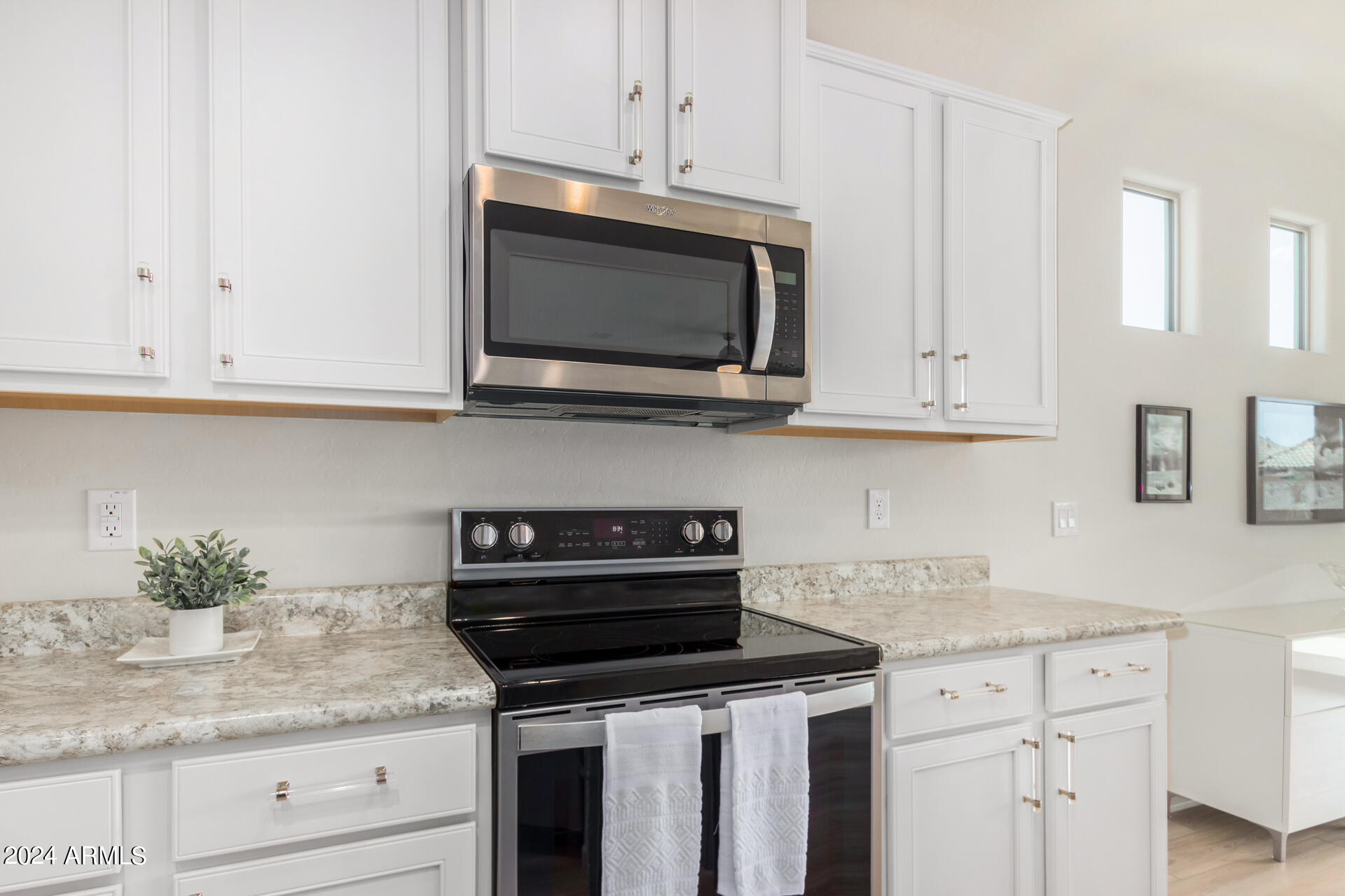 7315 W MEADOWLARK Way