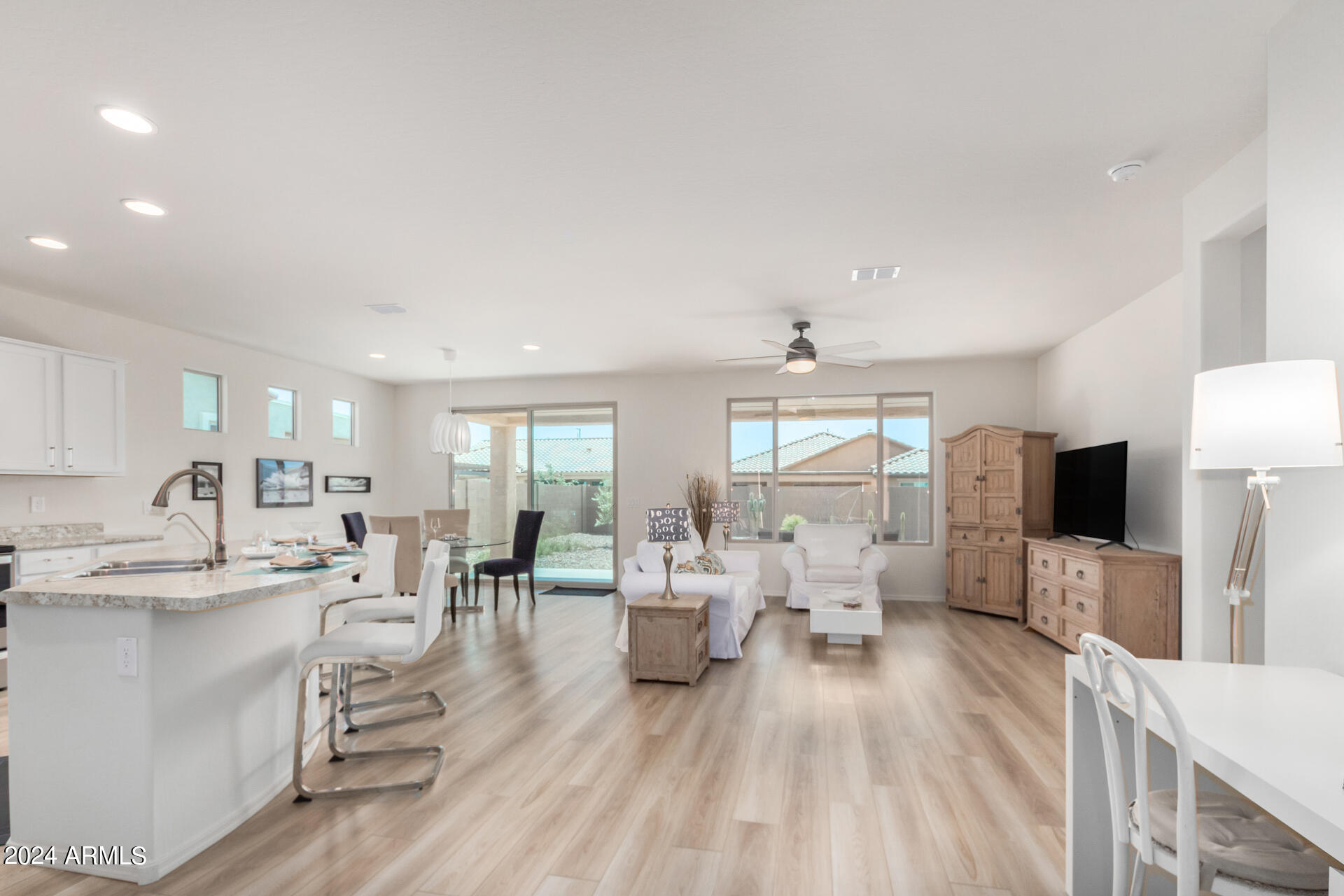 7315 W MEADOWLARK Way