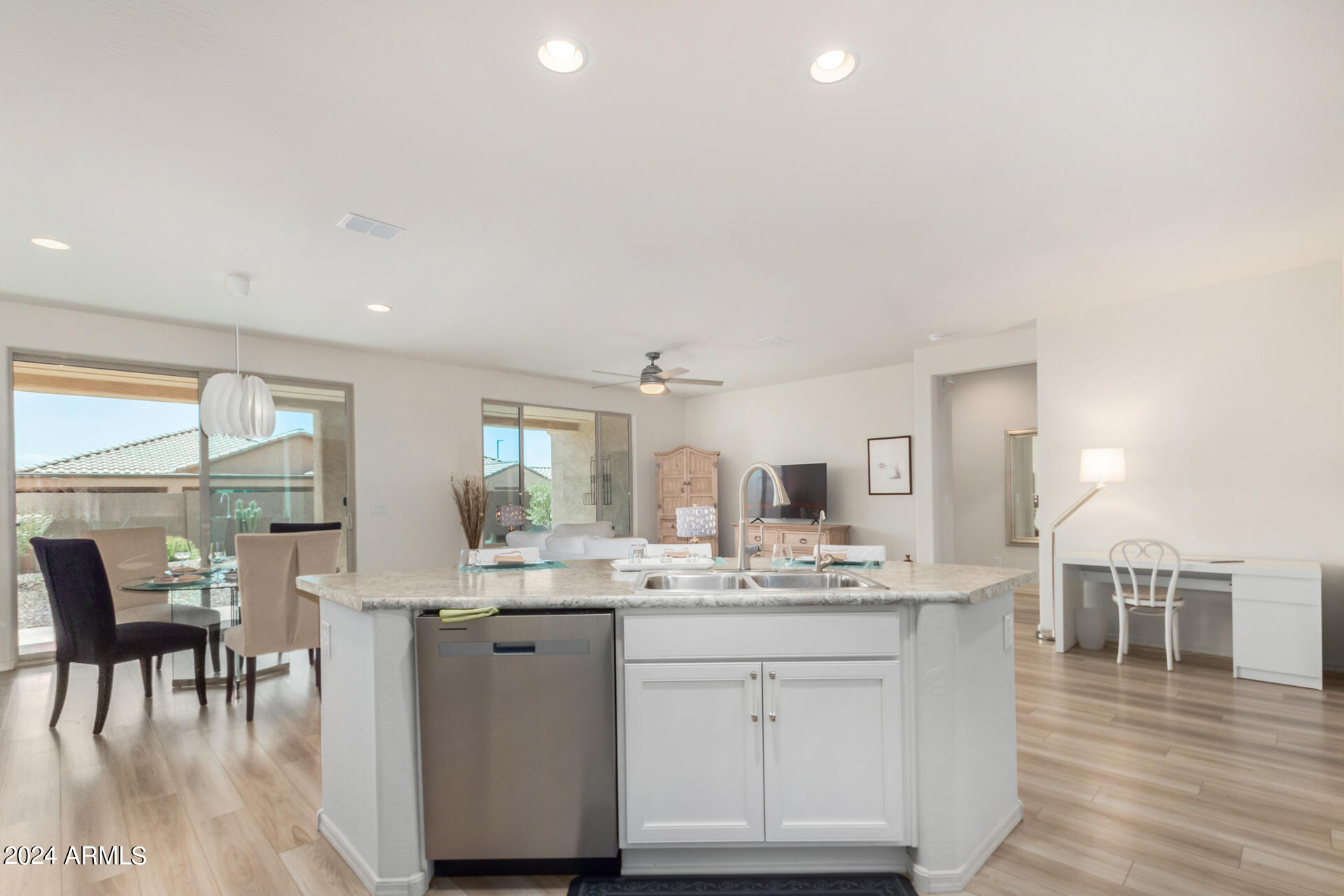 7315 W MEADOWLARK Way