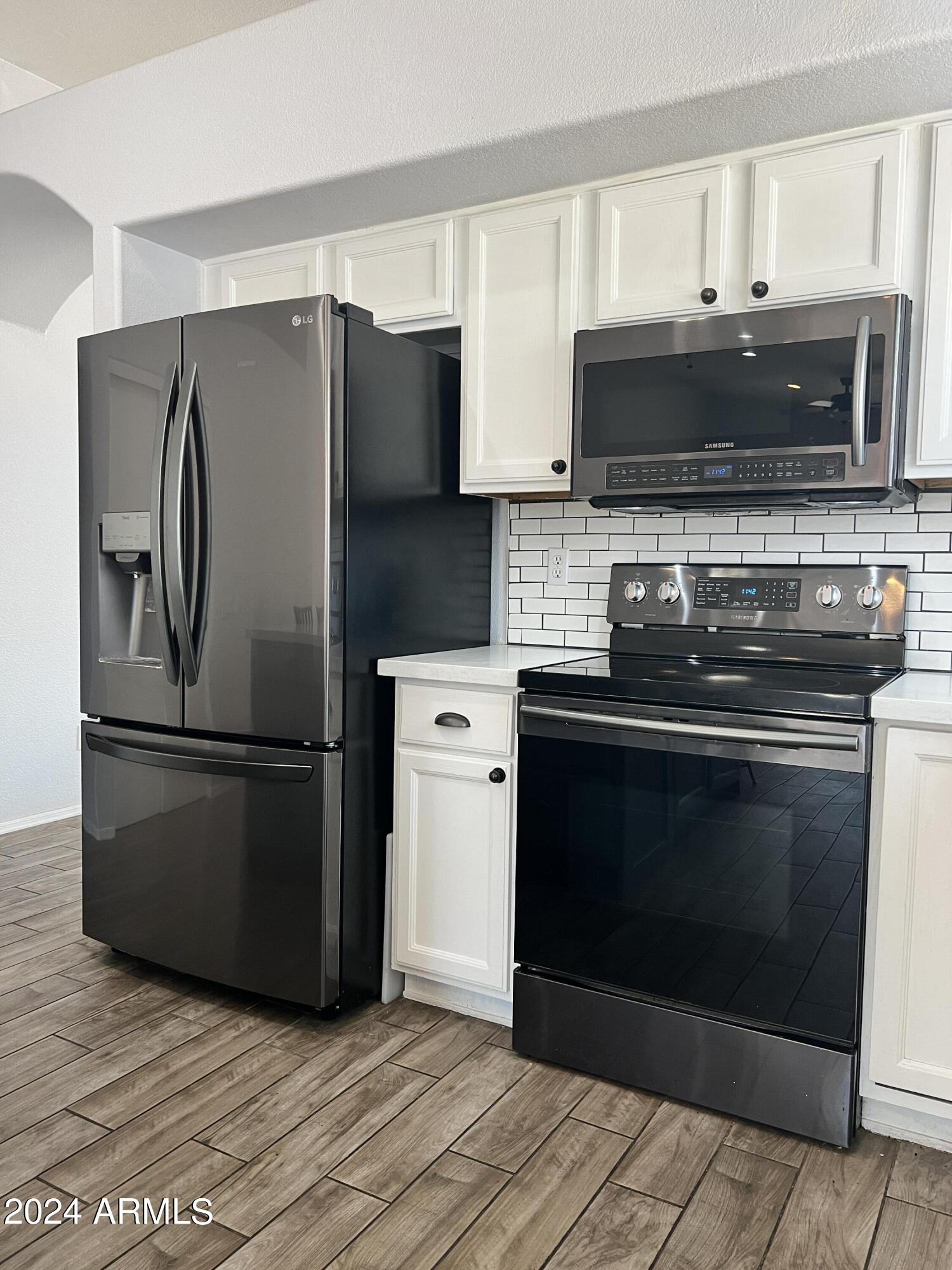 3955 E VAUGHN Avenue