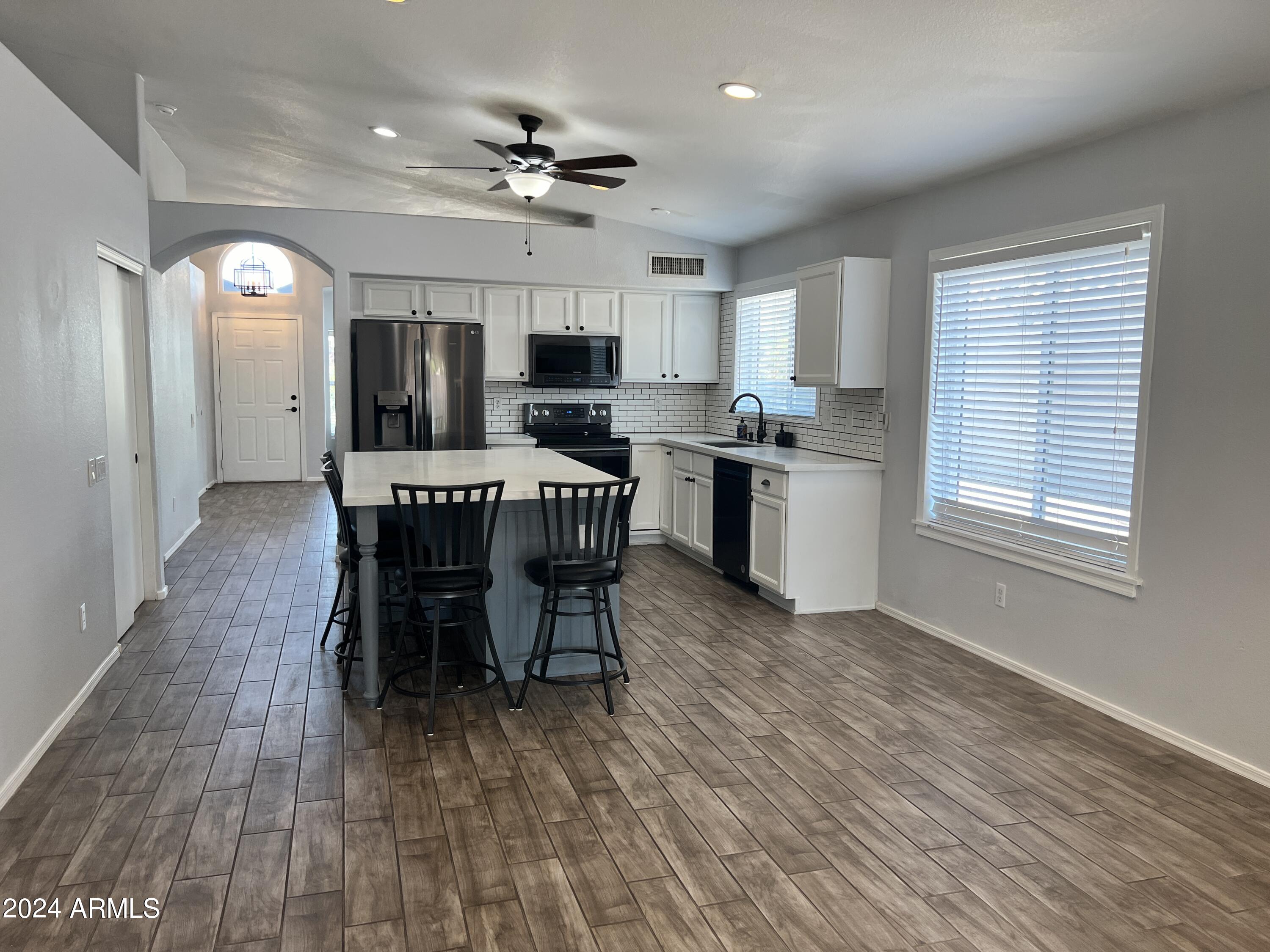 3955 E VAUGHN Avenue