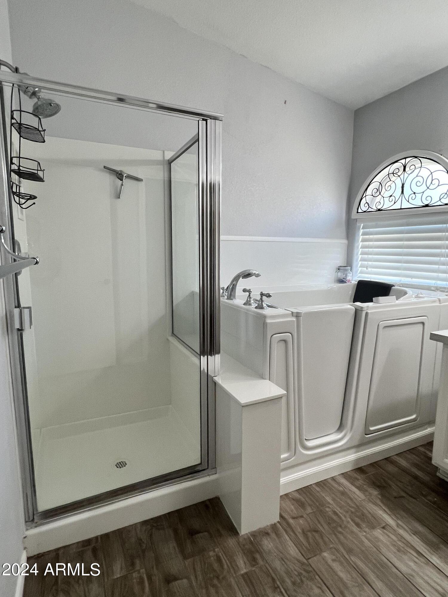 3955 E VAUGHN Avenue