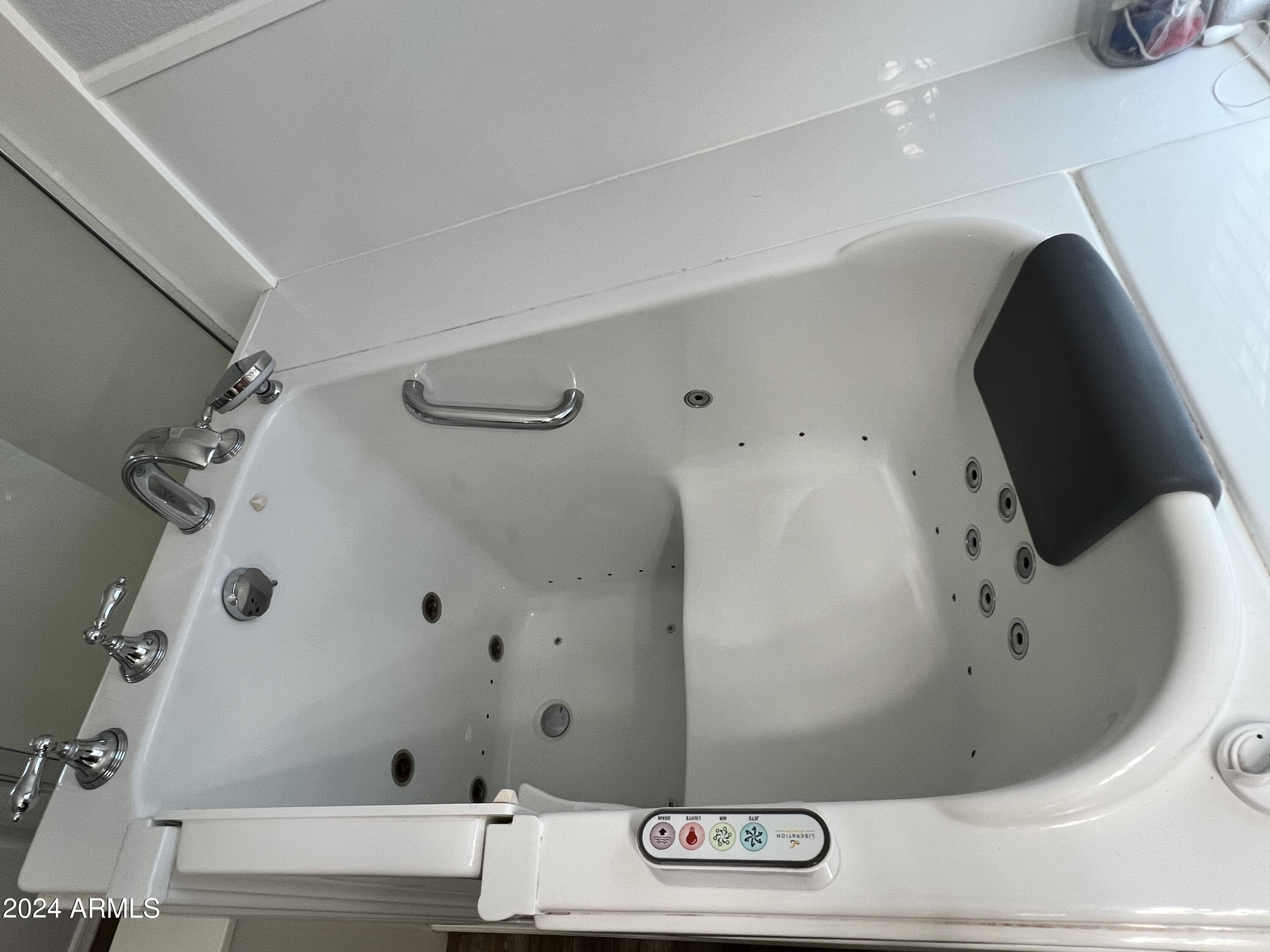 3955 E VAUGHN Avenue