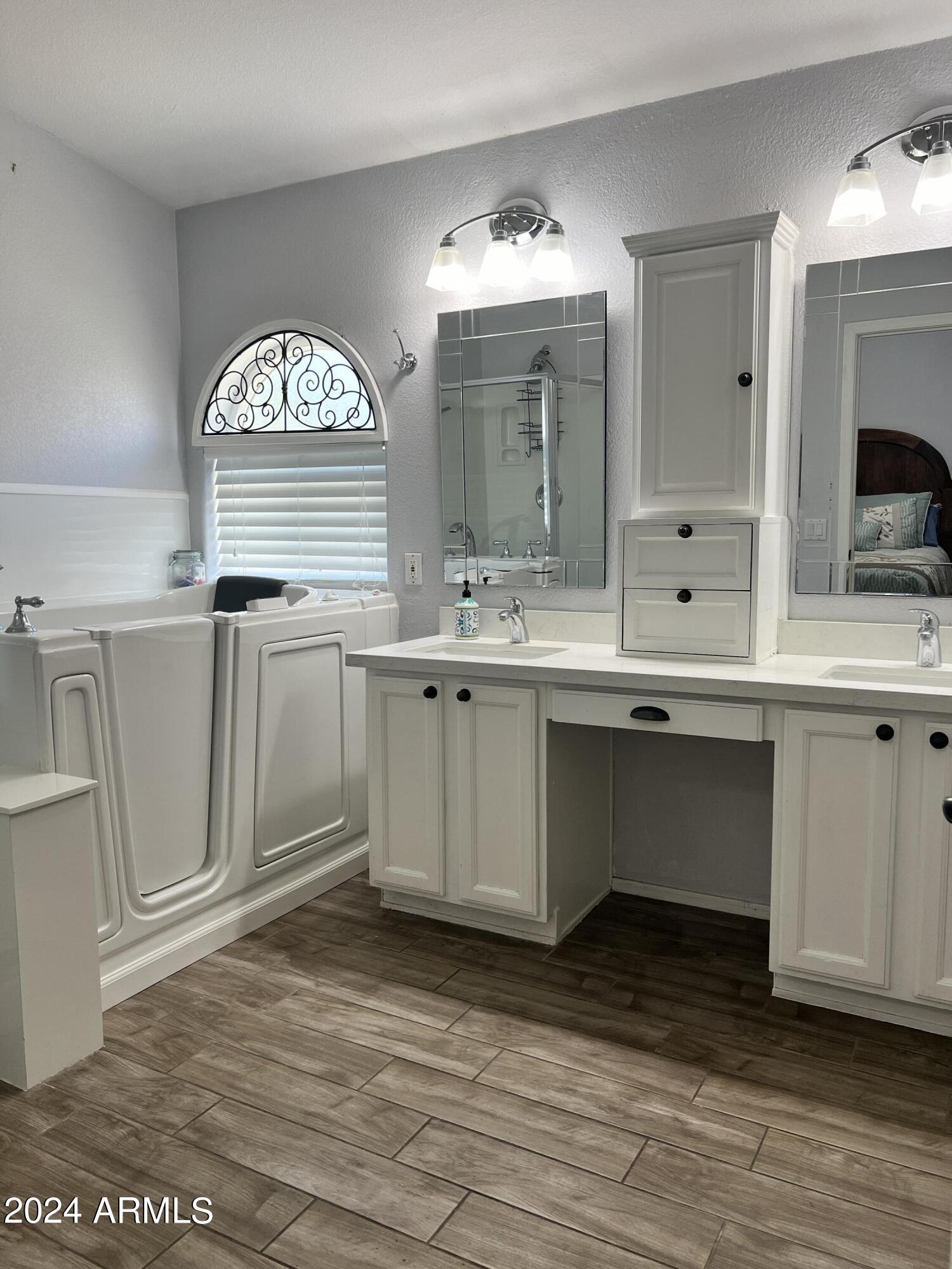 3955 E VAUGHN Avenue