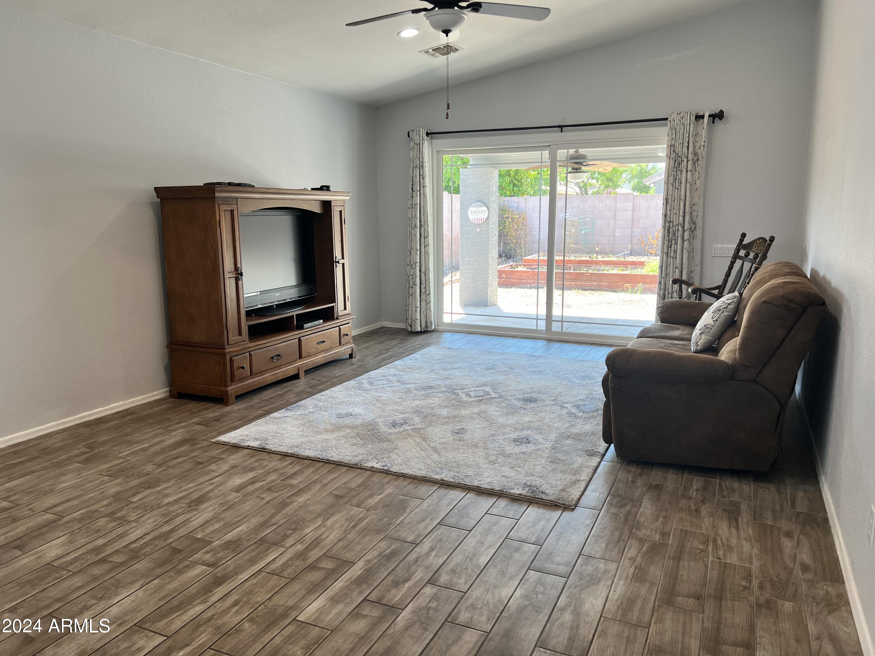 3955 E VAUGHN Avenue