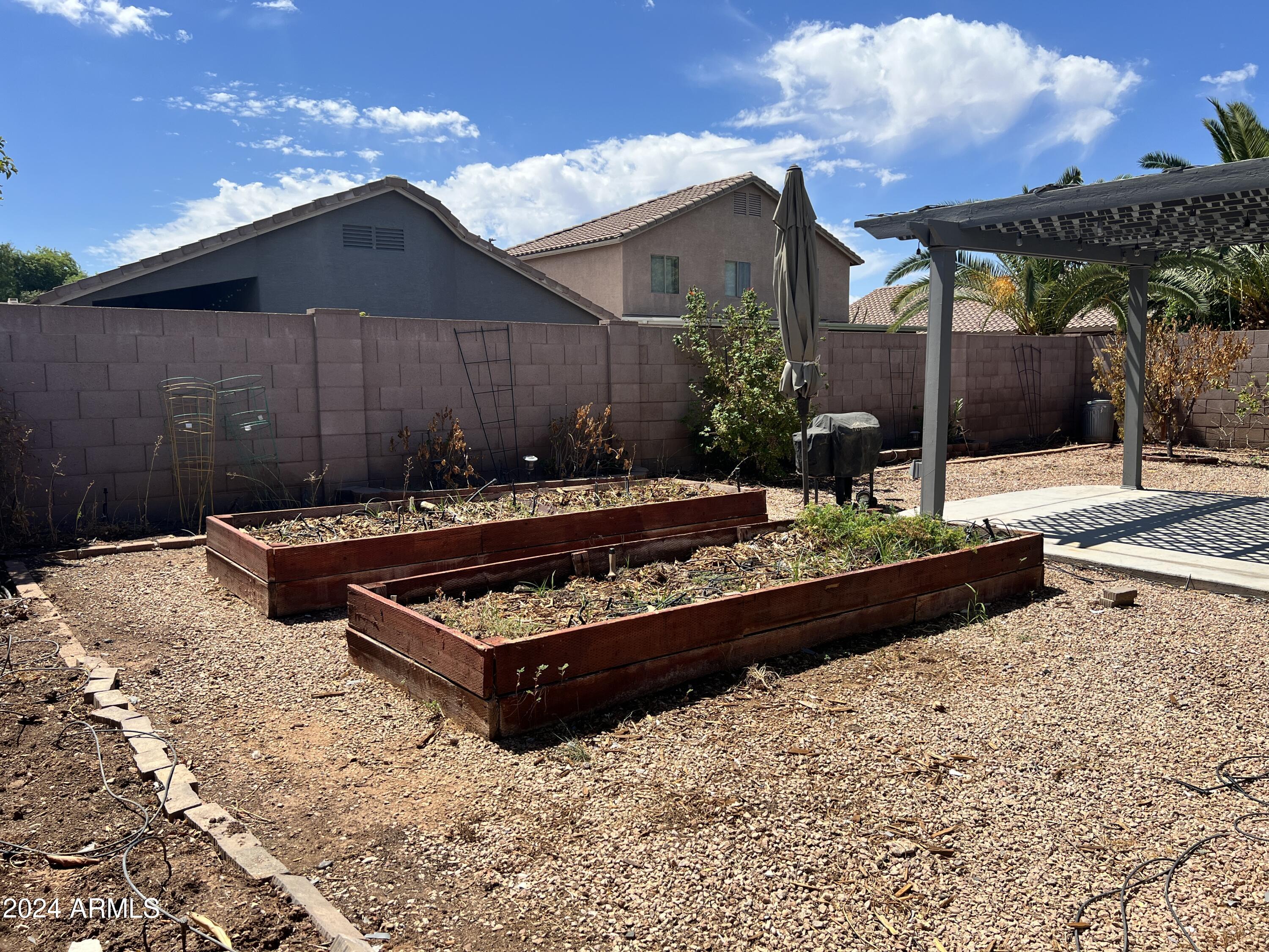 3955 E VAUGHN Avenue