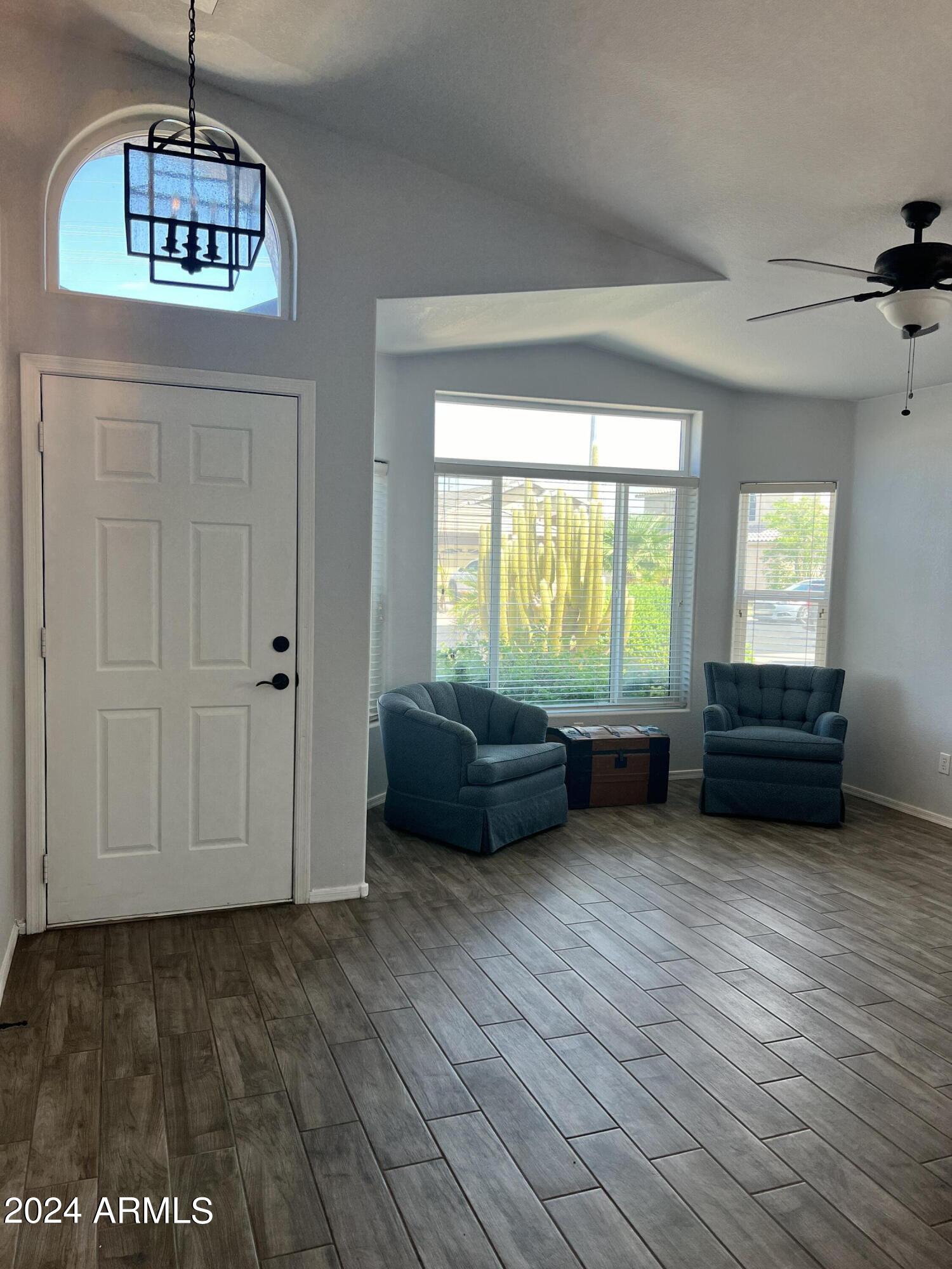 3955 E VAUGHN Avenue