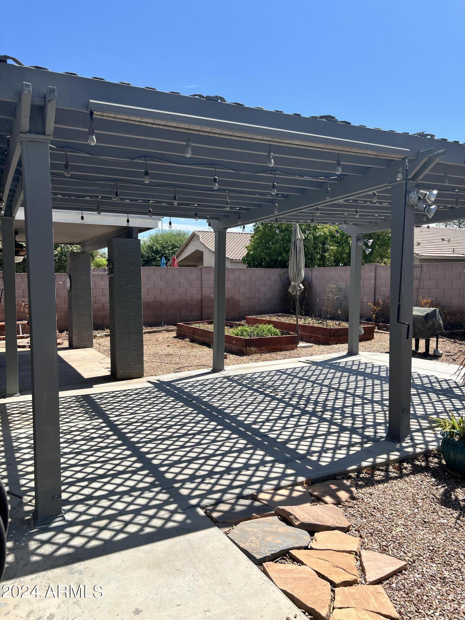 3955 E VAUGHN Avenue