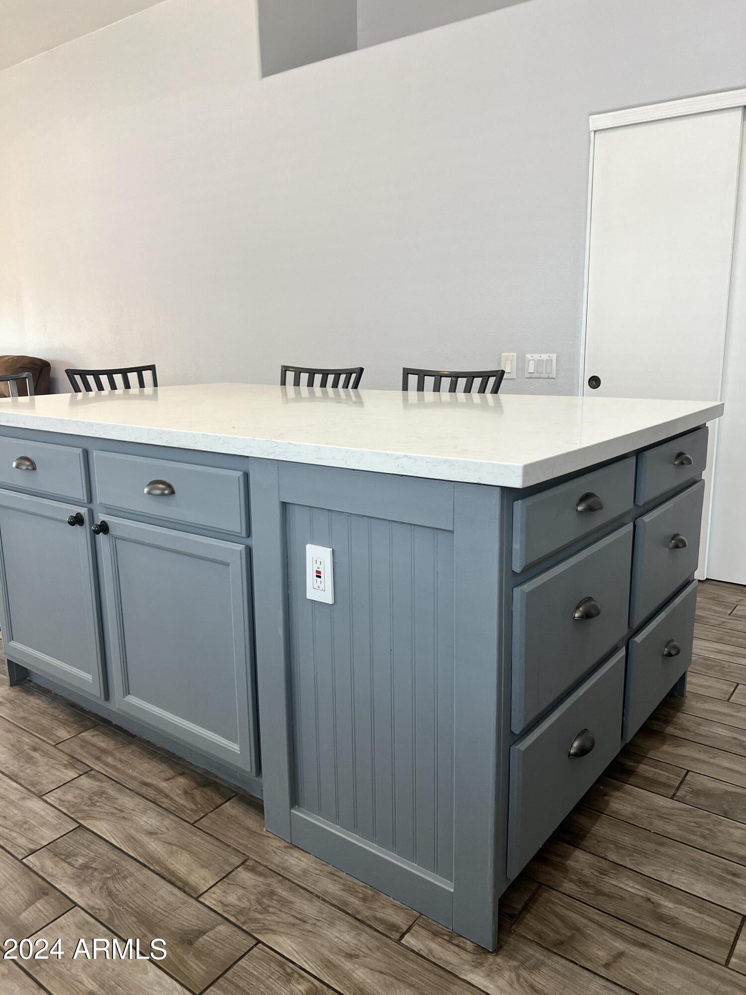 3955 E VAUGHN Avenue