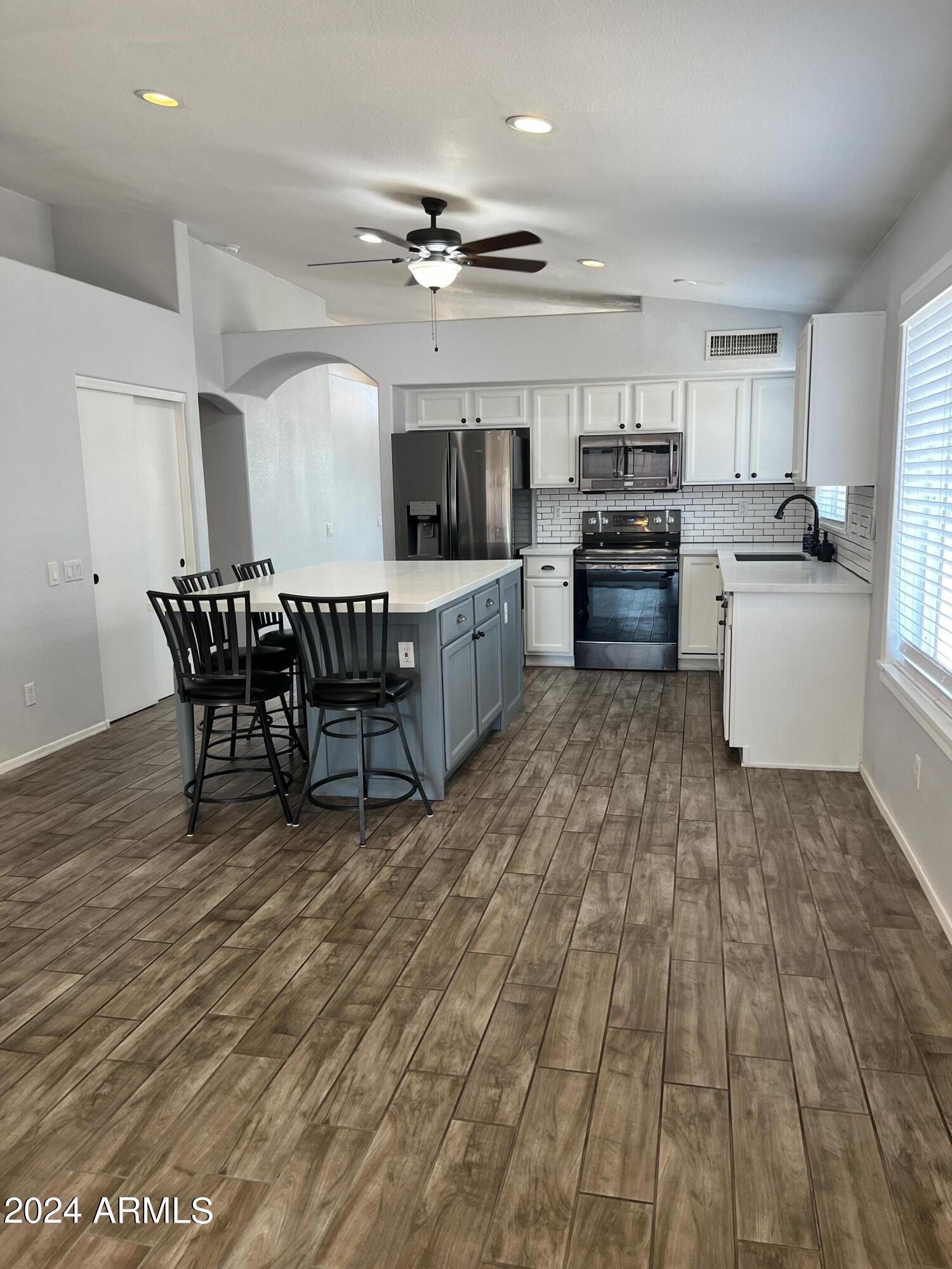 3955 E VAUGHN Avenue