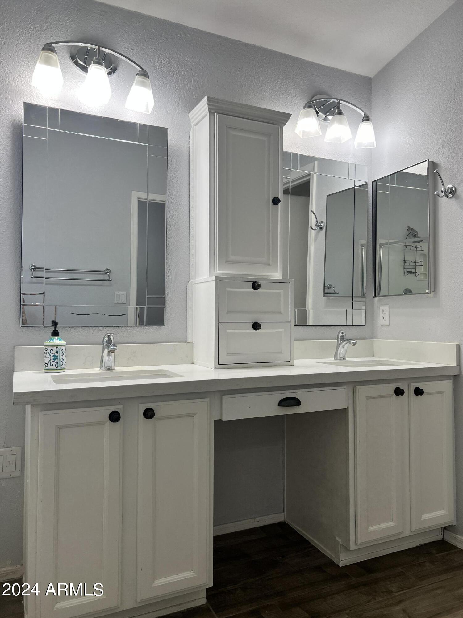 3955 E VAUGHN Avenue