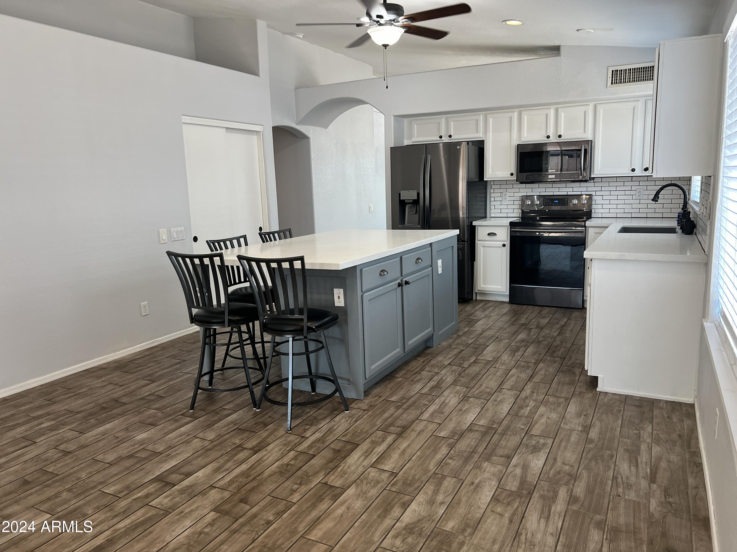 3955 E VAUGHN Avenue