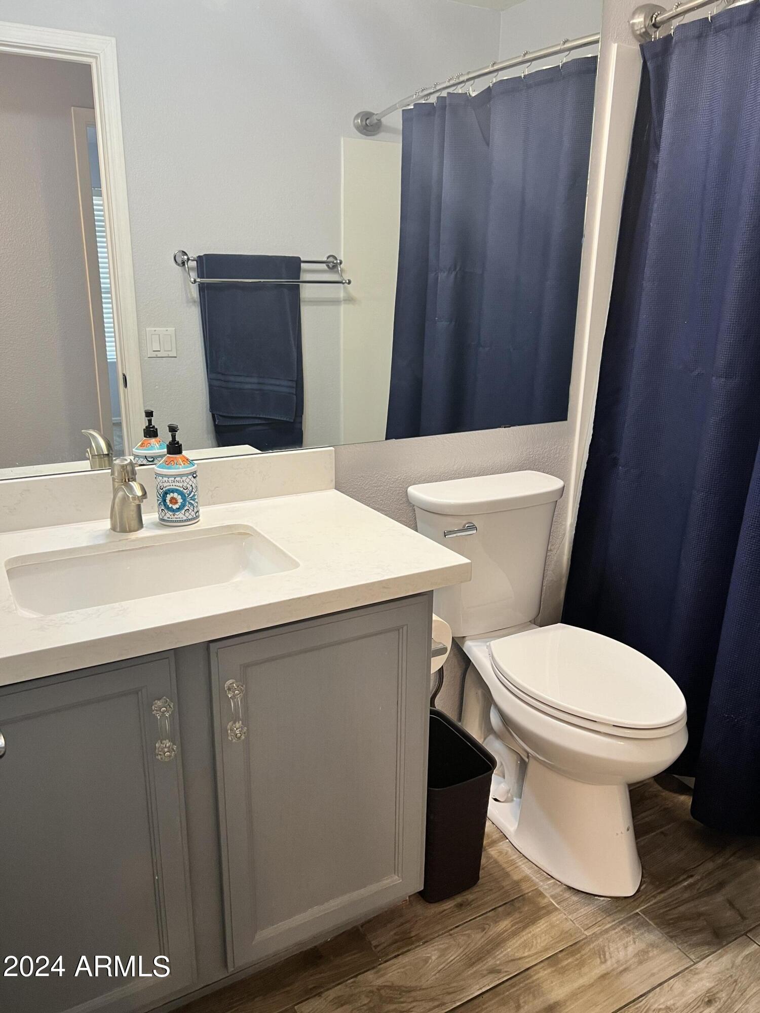 3955 E VAUGHN Avenue