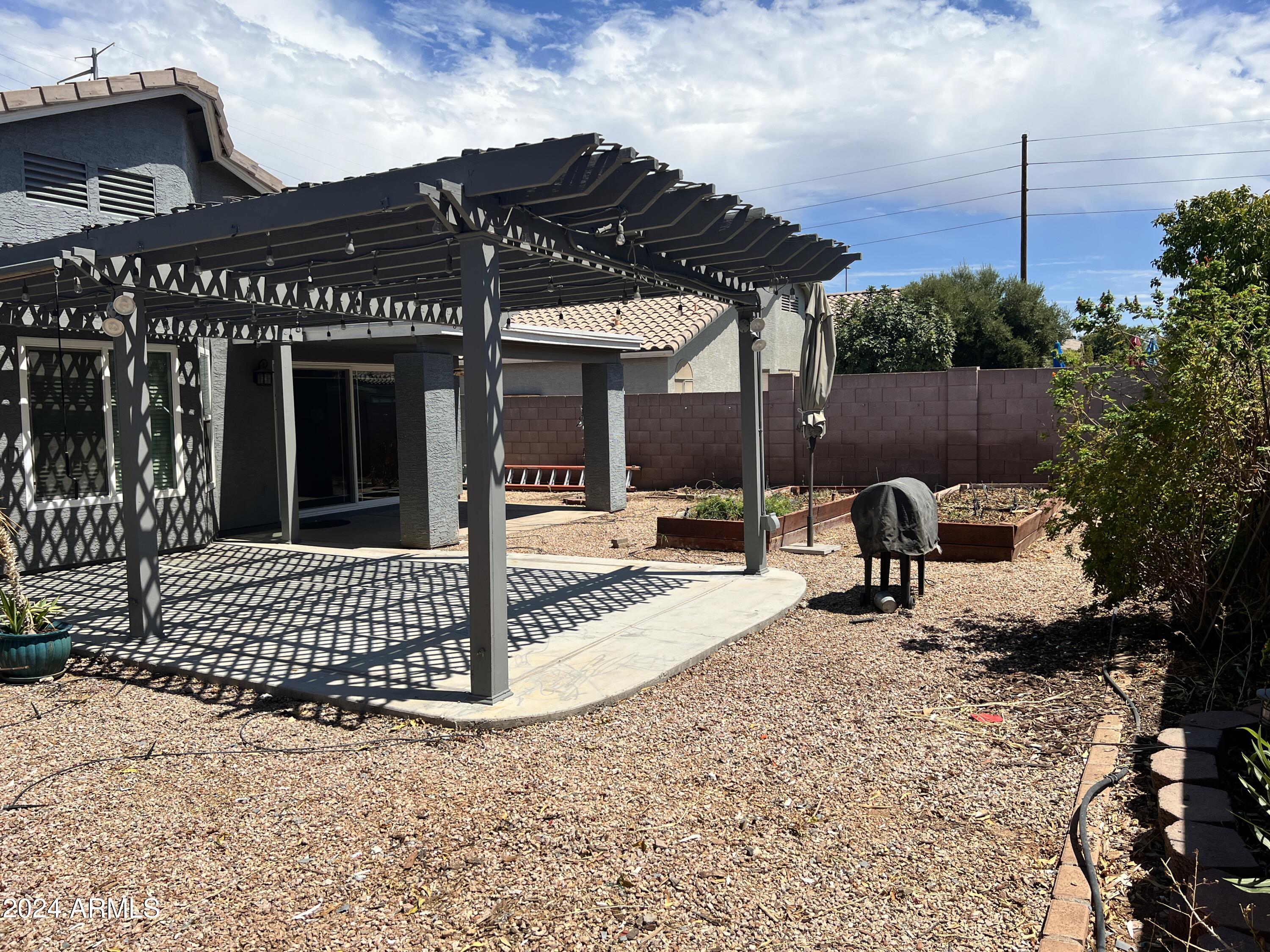 3955 E VAUGHN Avenue